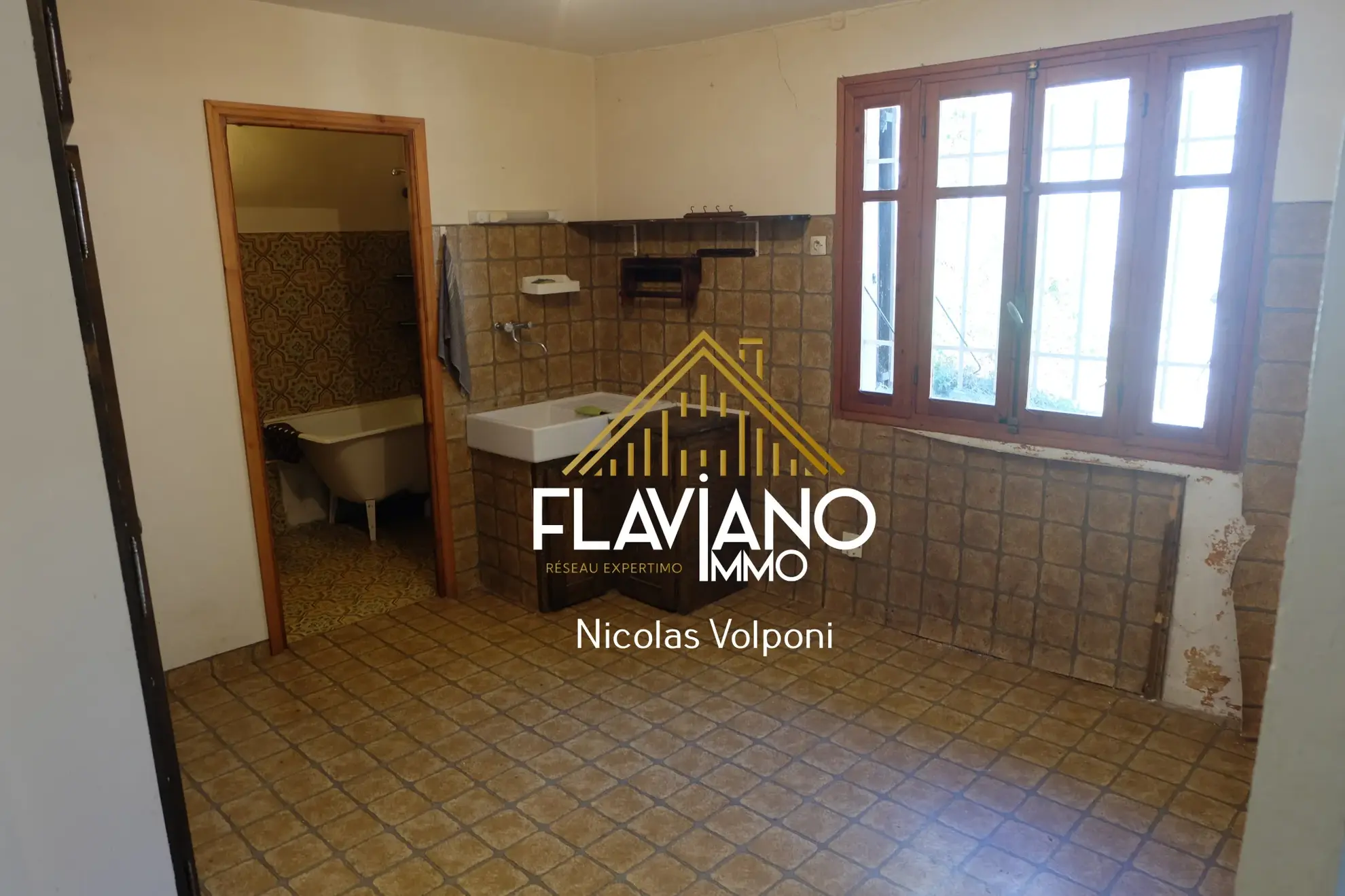 Appartement 152 m² à rénover avec terrasse et terrain proche de Barcelonnette 