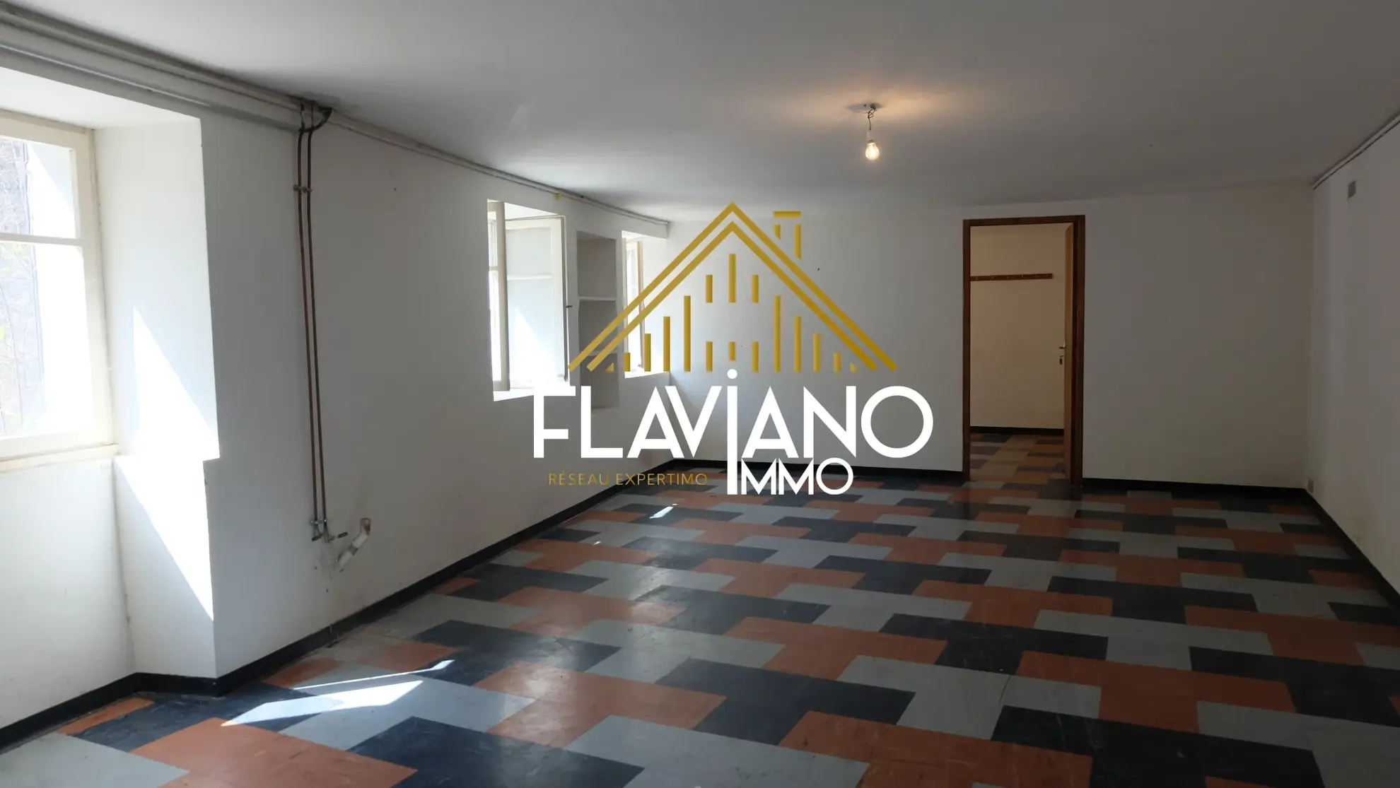 Appartement 152 m² à rénover avec terrasse et terrain proche de Barcelonnette 