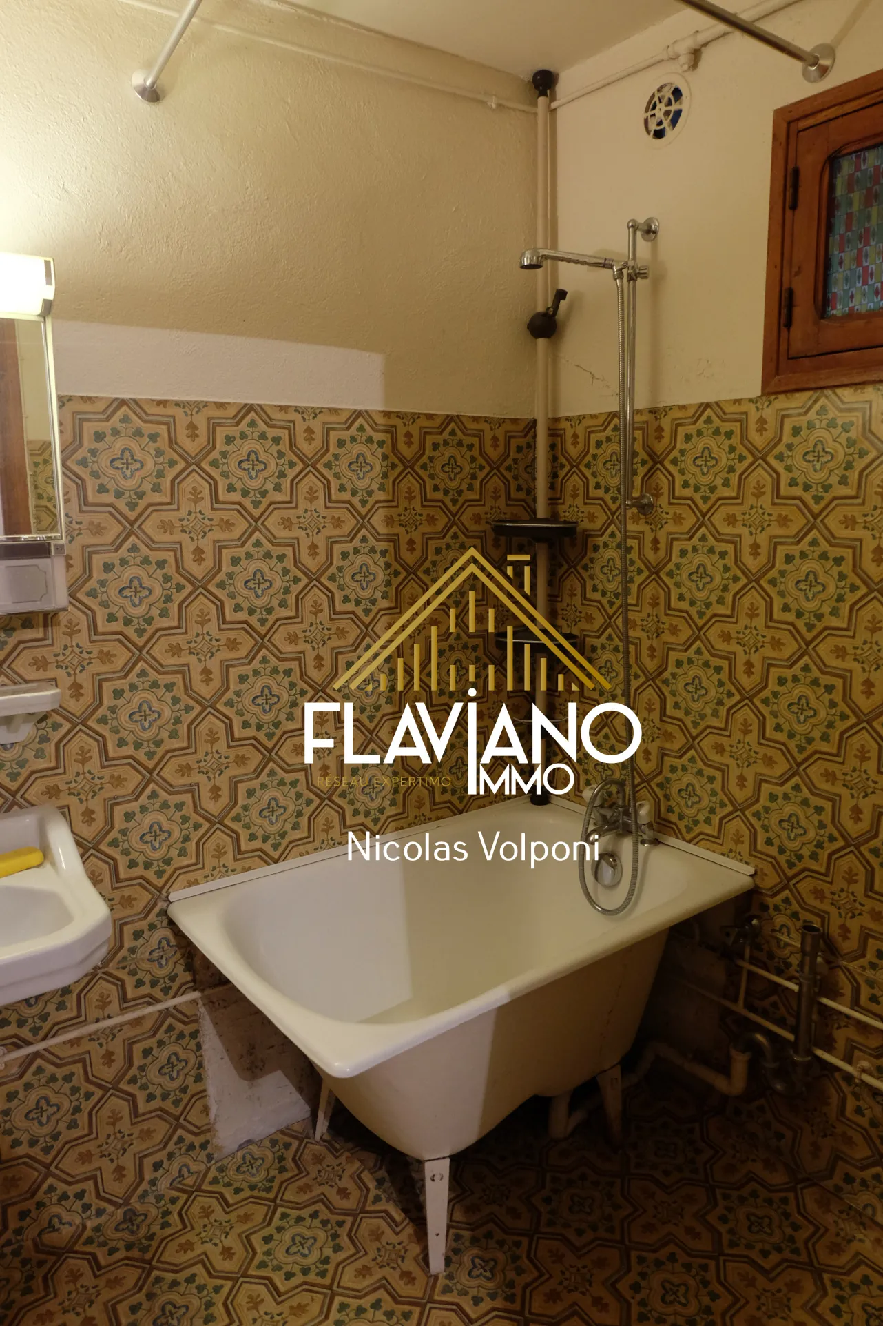 Appartement 152 m² à rénover avec terrasse et terrain proche de Barcelonnette 