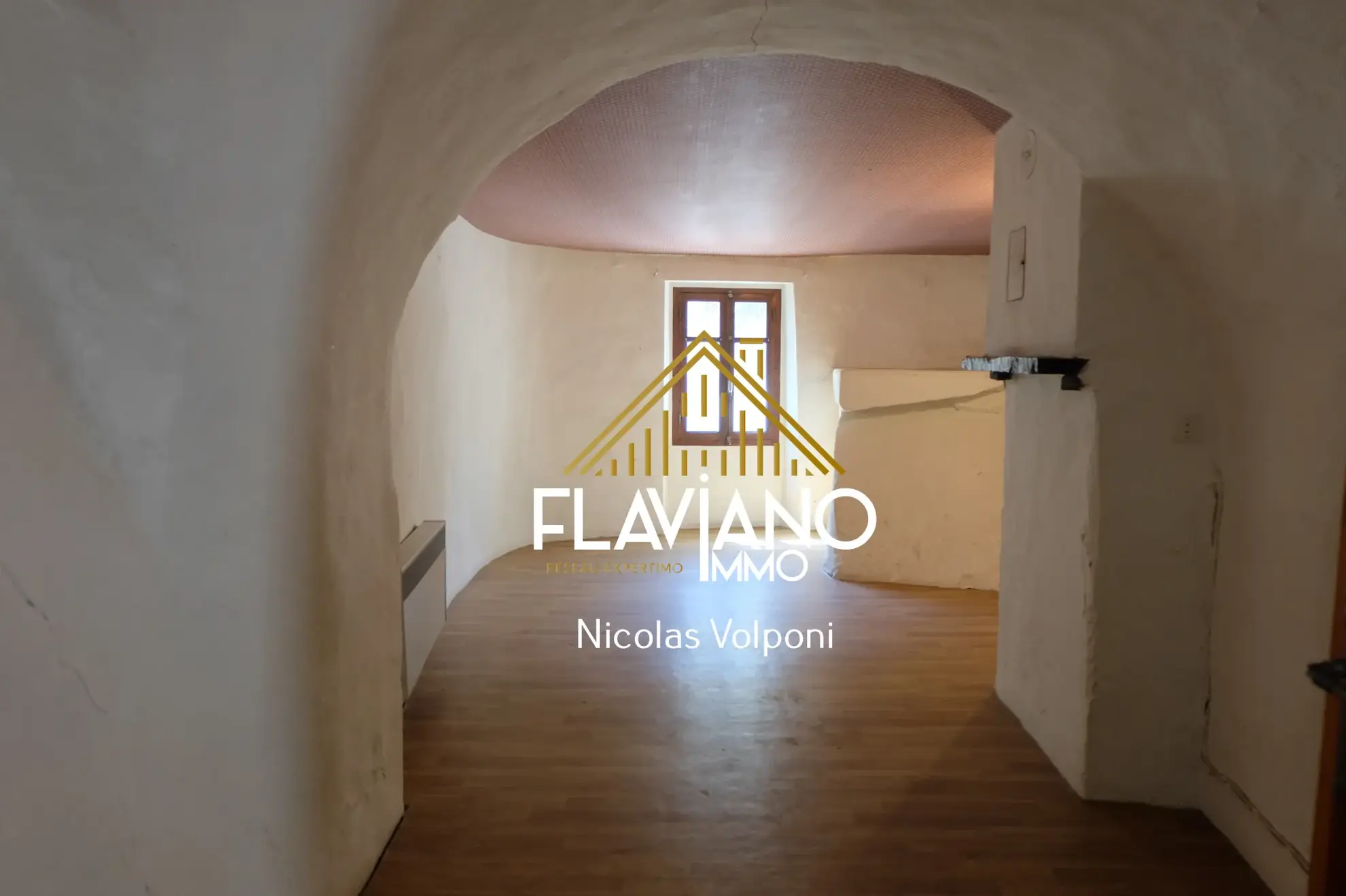 Appartement 152 m² à rénover avec terrasse et terrain proche de Barcelonnette 