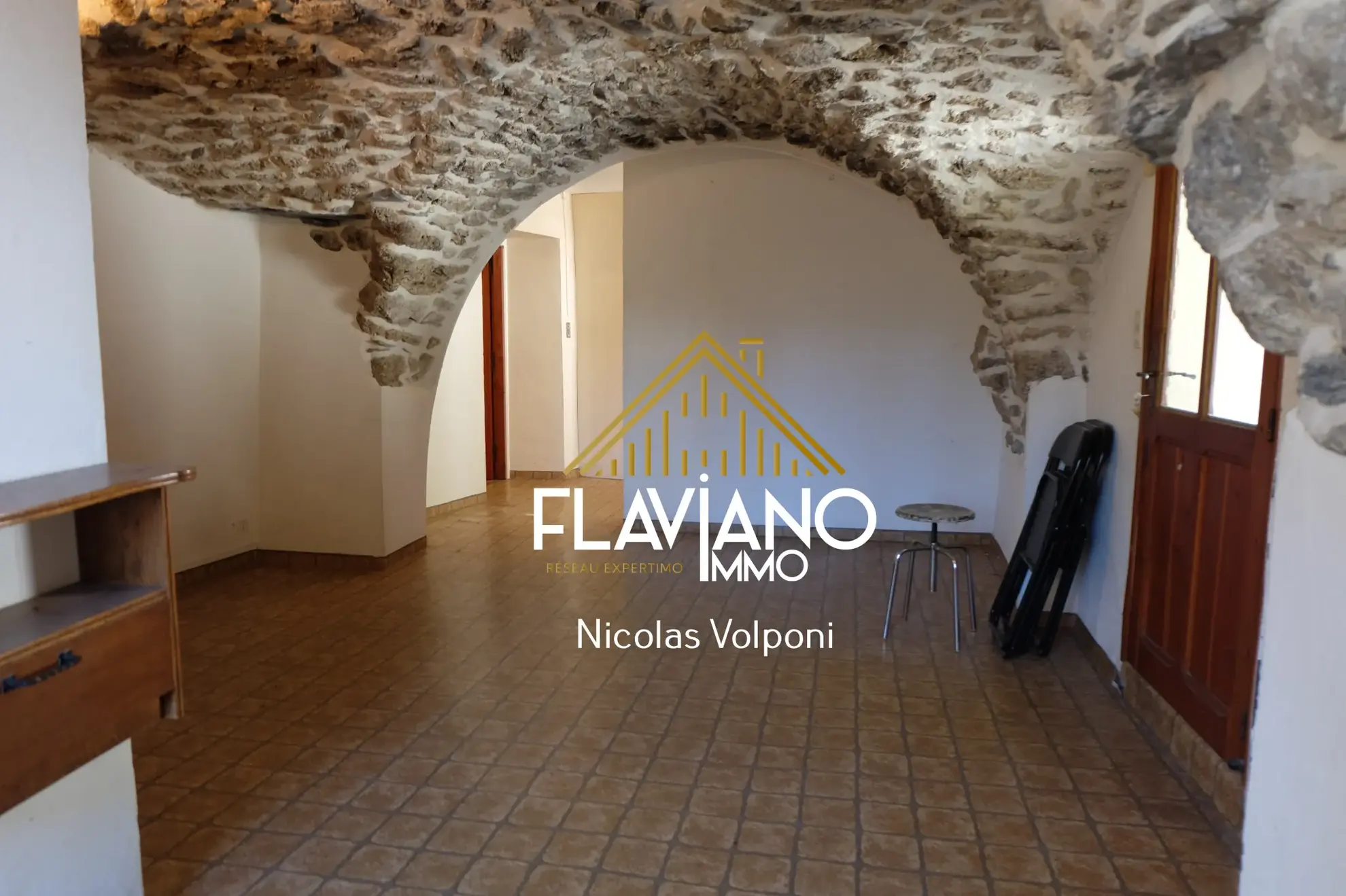 Appartement 152 m² à rénover avec terrasse et terrain proche de Barcelonnette 