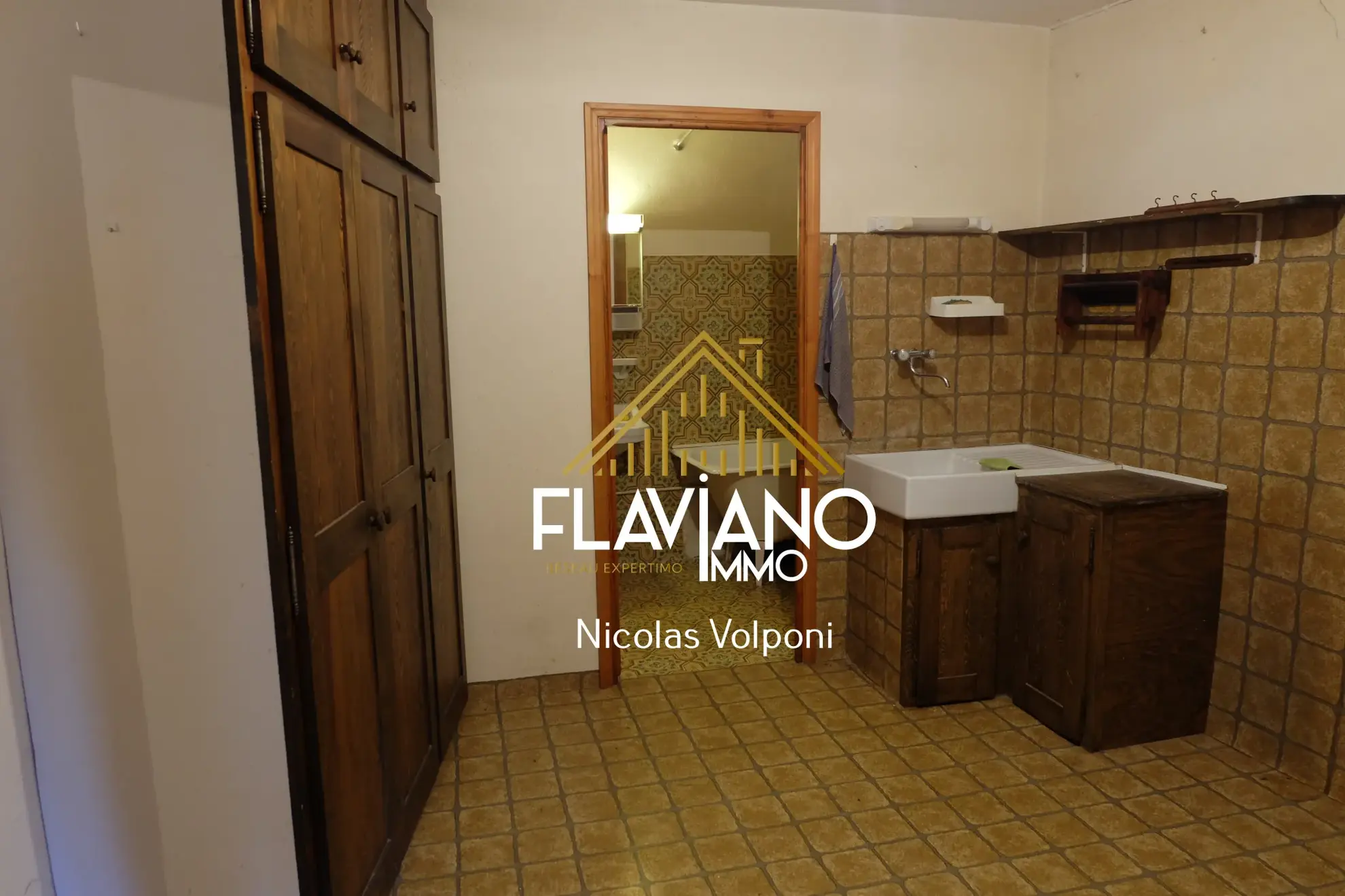 Appartement 152 m² à rénover avec terrasse et terrain proche de Barcelonnette 