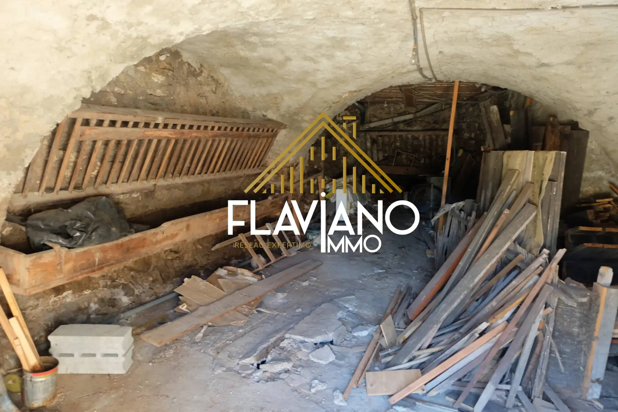 Appartement 152 m² à rénover avec terrasse et terrain proche de Barcelonnette 