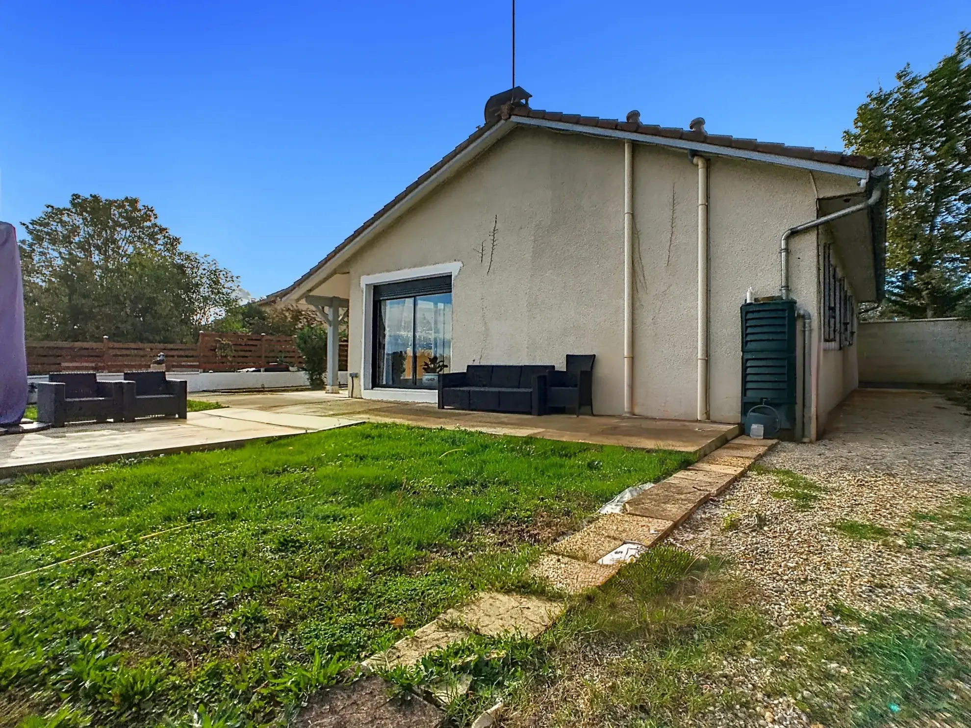 Maison de plain-pied avec jardin, 3 chambres et terrasse à Saint Didier de Formans 