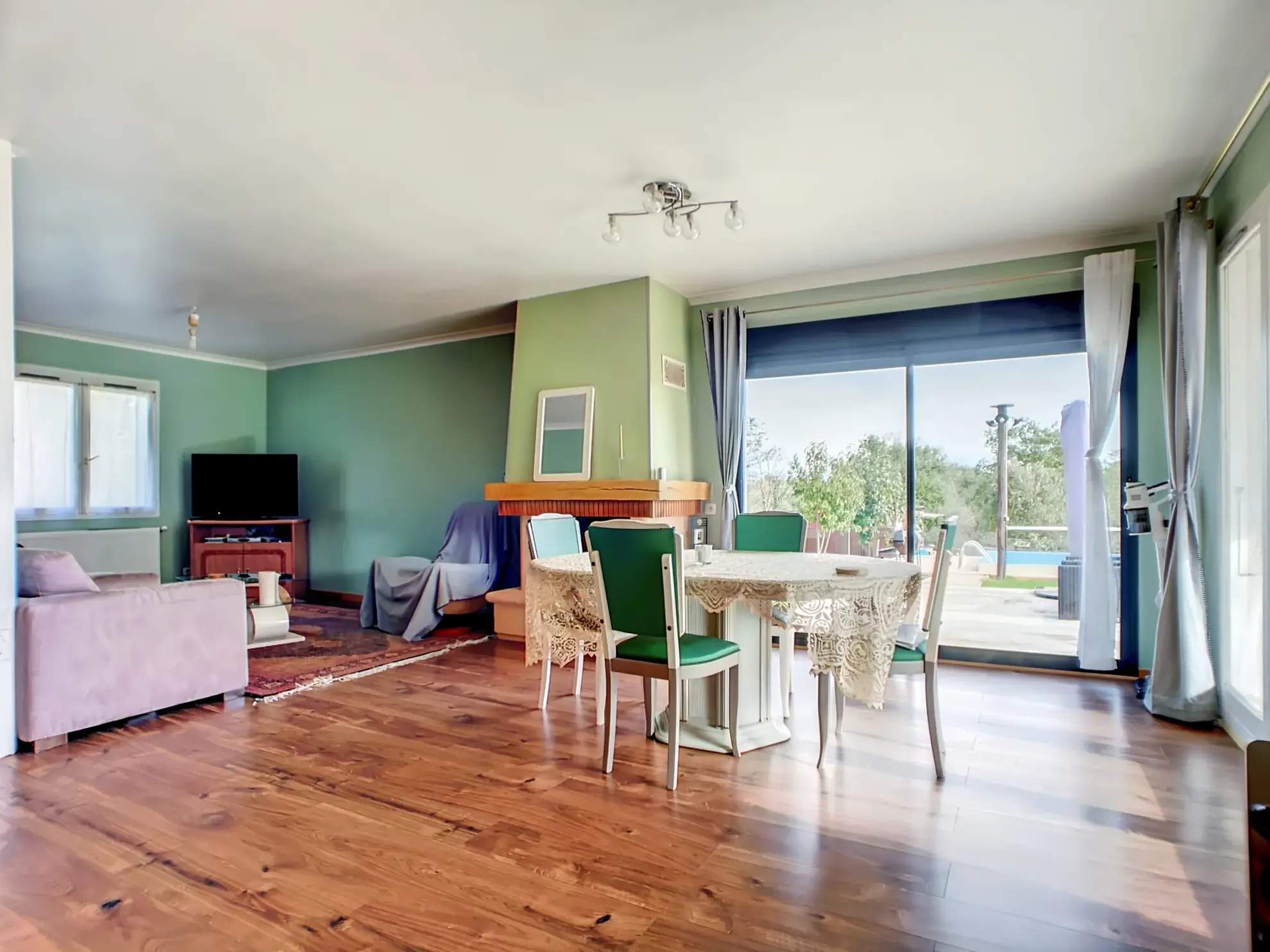 Maison de plain-pied avec jardin, 3 chambres et terrasse à Saint Didier de Formans 