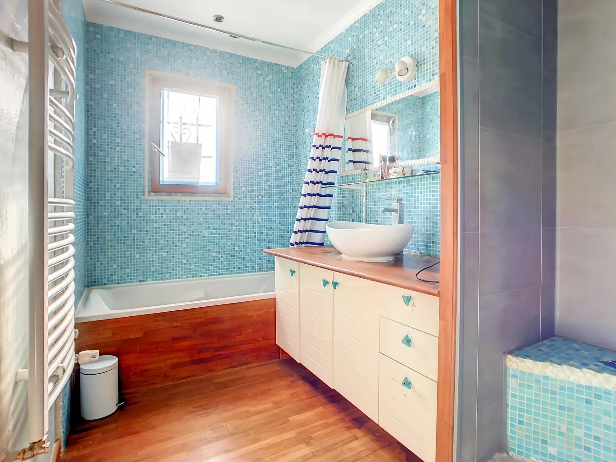 Maison de plain-pied avec jardin, 3 chambres et terrasse à Saint Didier de Formans 