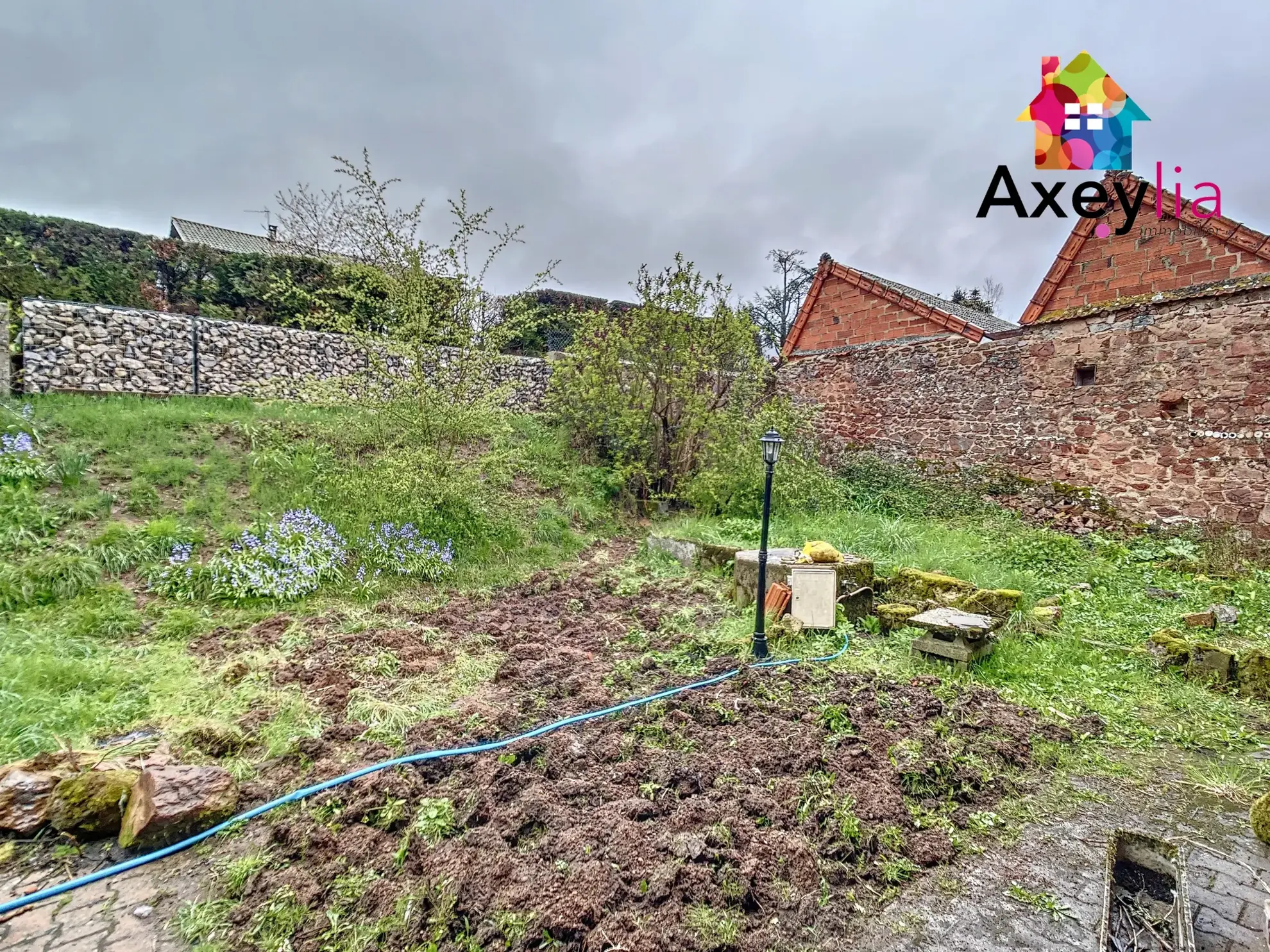 Opportunité à Cuinzier : plateau brut de 150 m² à aménager en duplex avec terrasse et jardin 