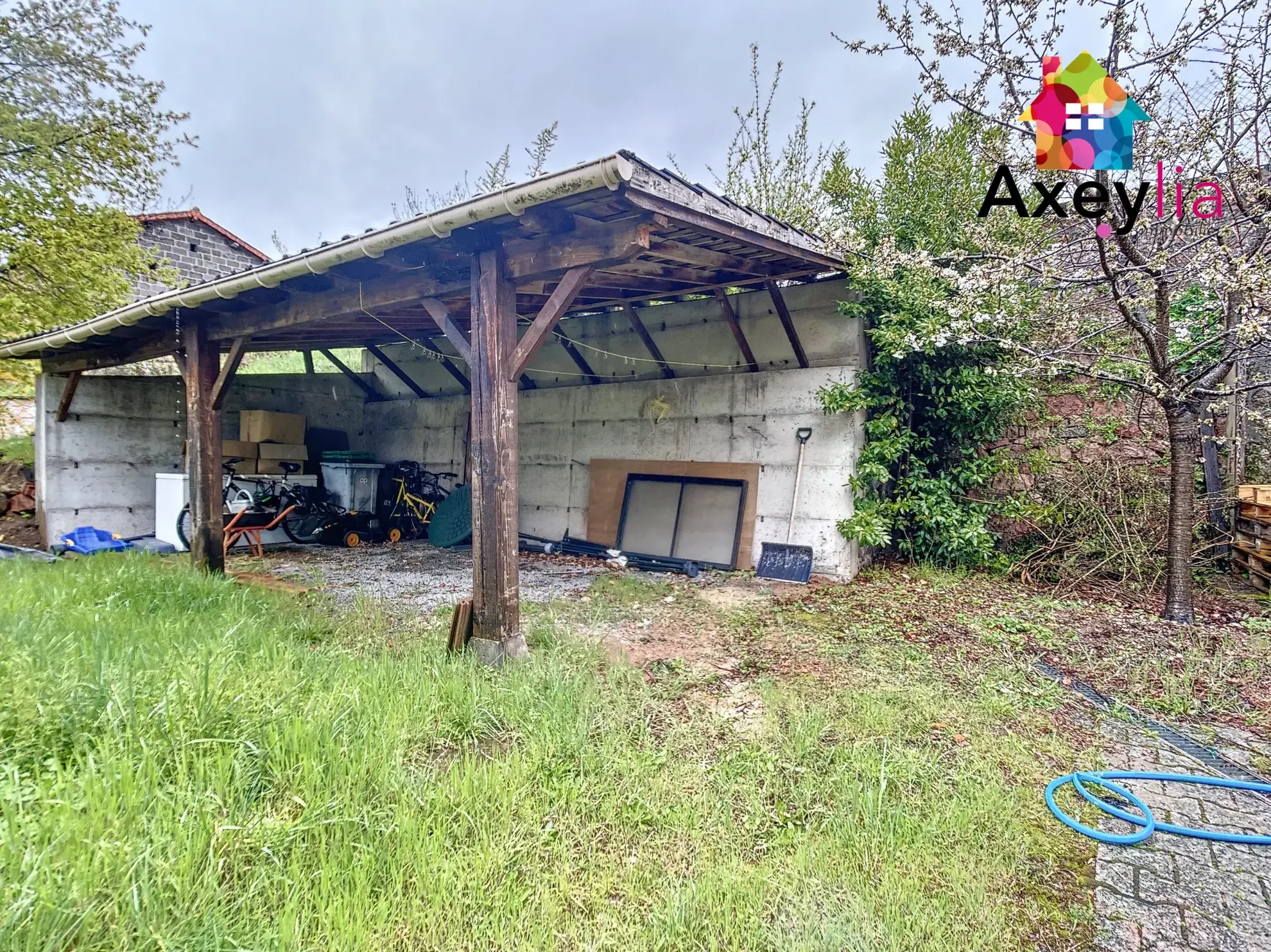 Opportunité à Cuinzier : plateau brut de 150 m² à aménager en duplex avec terrasse et jardin 