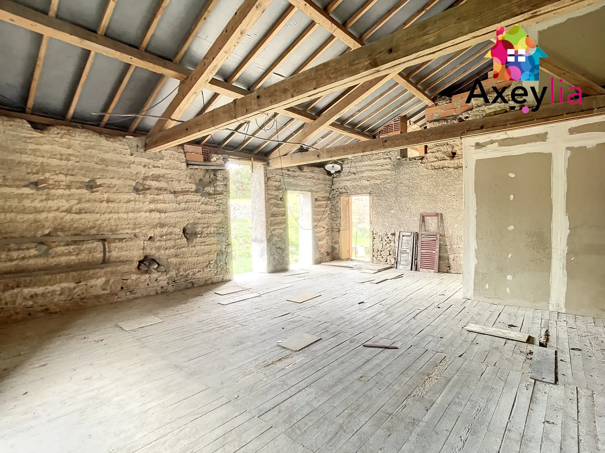 Opportunité à Cuinzier : plateau brut de 150 m² à aménager en duplex avec terrasse et jardin