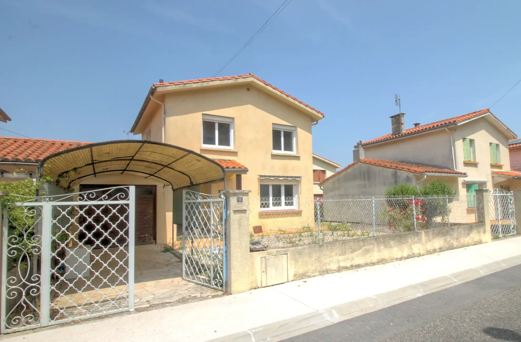Maison à vendre avec jardin et garage à Villegailhenc, proche Carcassonne 