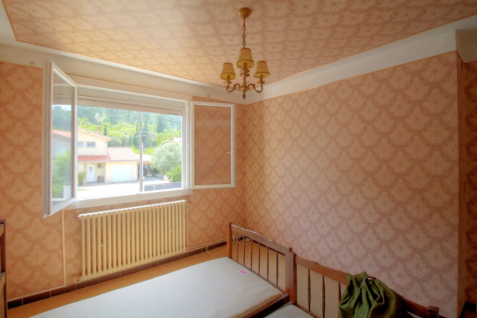 Maison à vendre avec jardin et garage à Villegailhenc, proche Carcassonne 