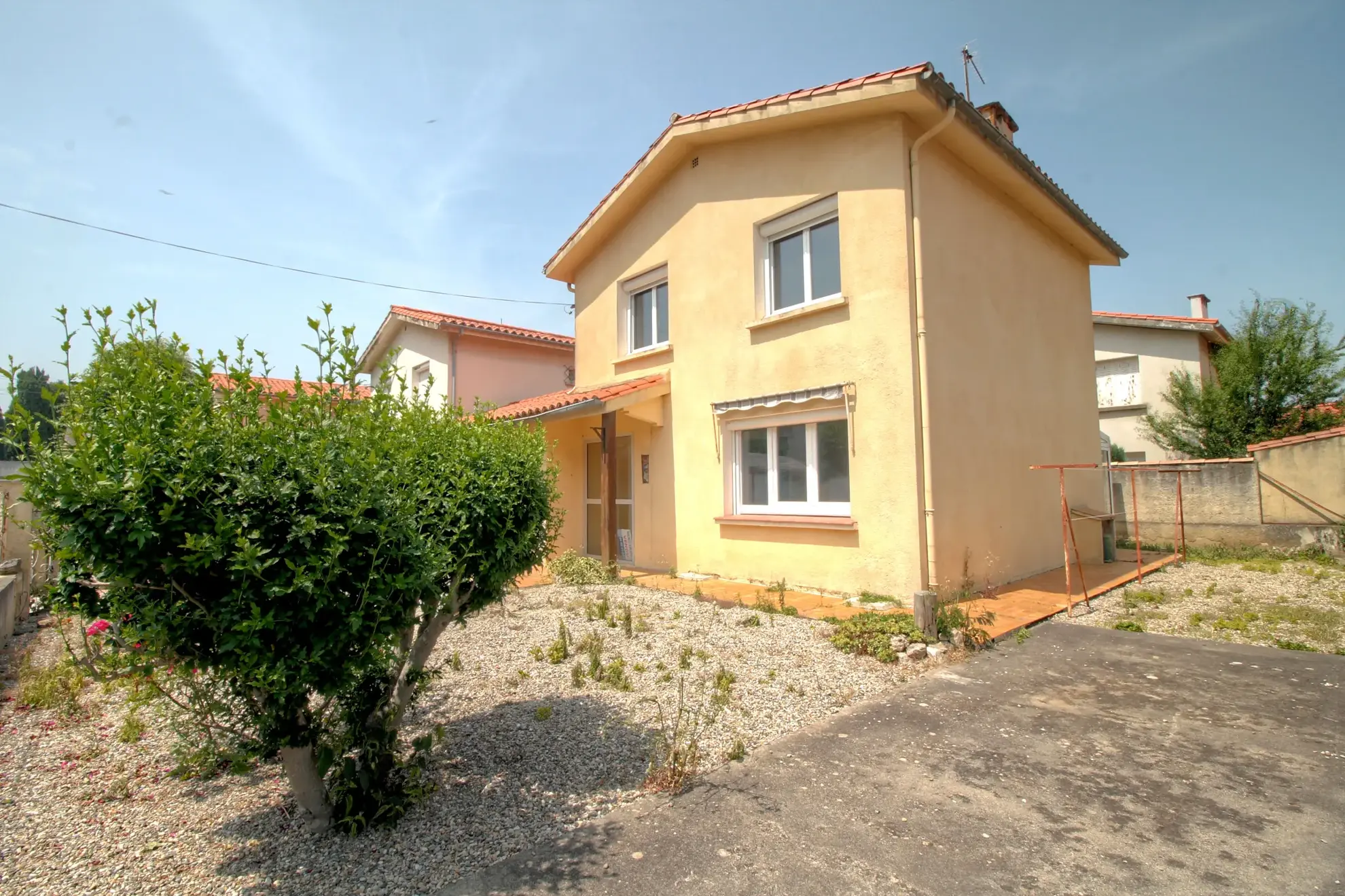 Maison à vendre avec jardin et garage à Villegailhenc, proche Carcassonne 