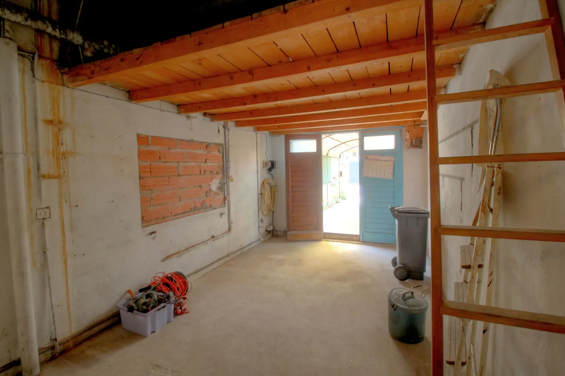 Maison à vendre avec jardin et garage à Villegailhenc, proche Carcassonne 