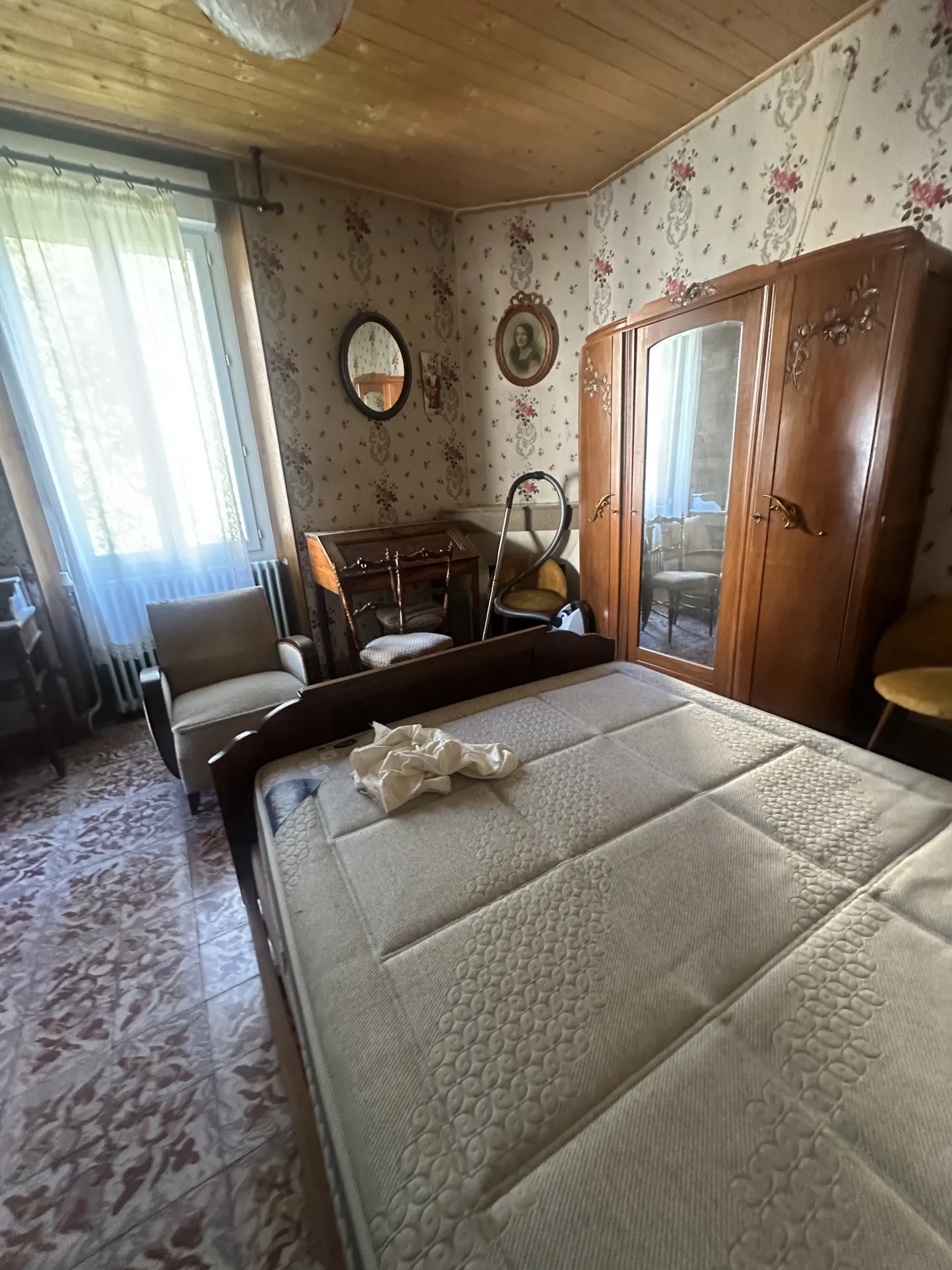 Villa Art Déco T4 à Bessèges avec sous-sol total et terrain détachable 