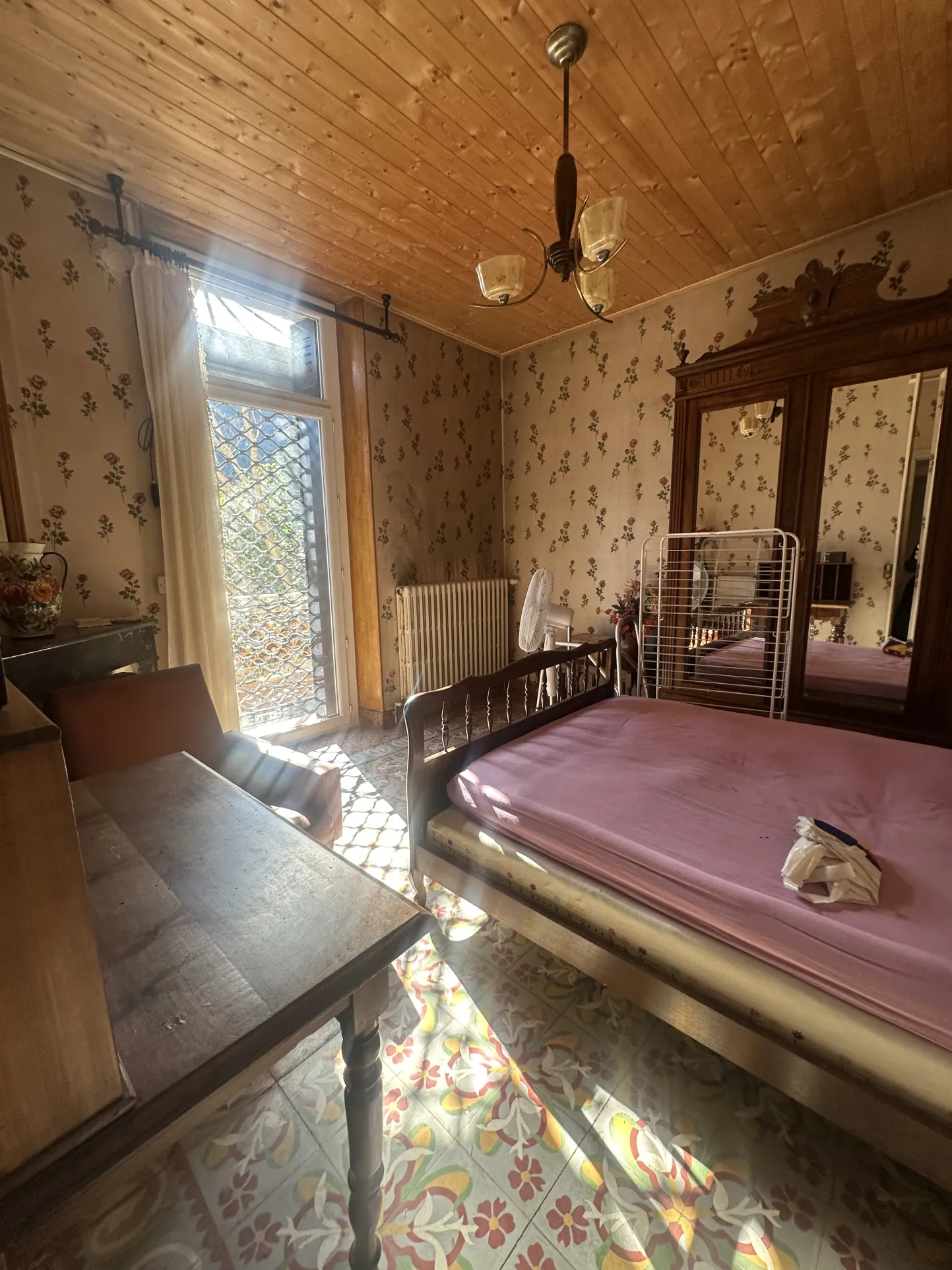 Villa Art Déco T4 à Bessèges avec sous-sol total et terrain détachable 