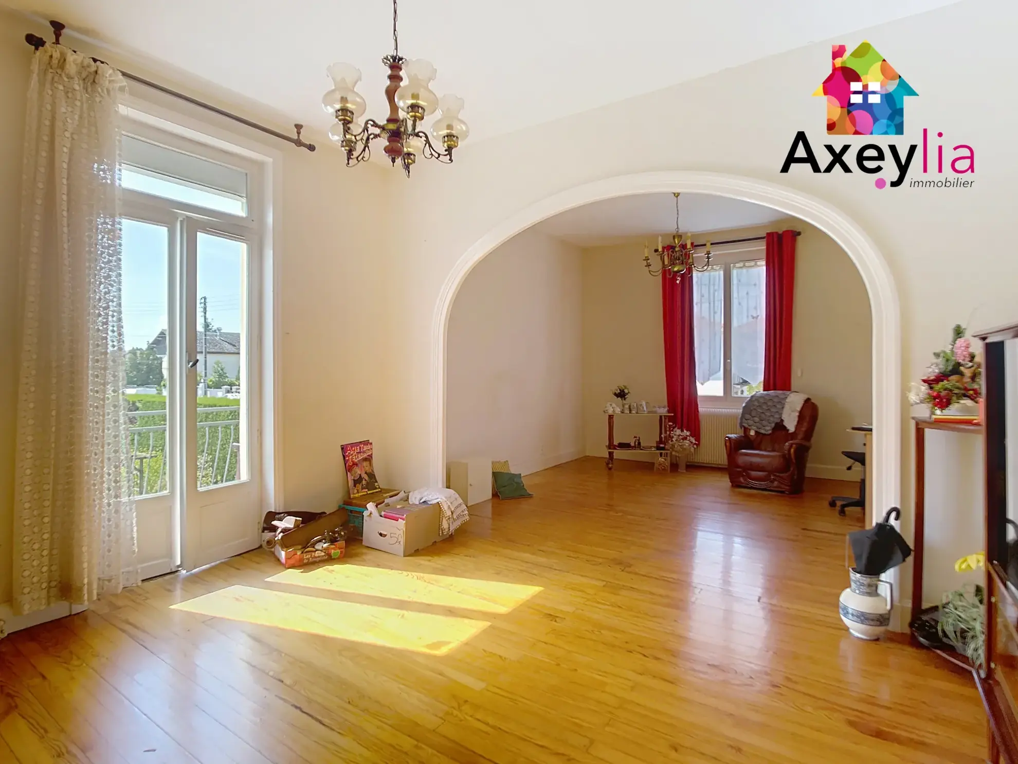 Maison des années 1930 avec 3 chambres, terrain et dépendances à Le Coteau 