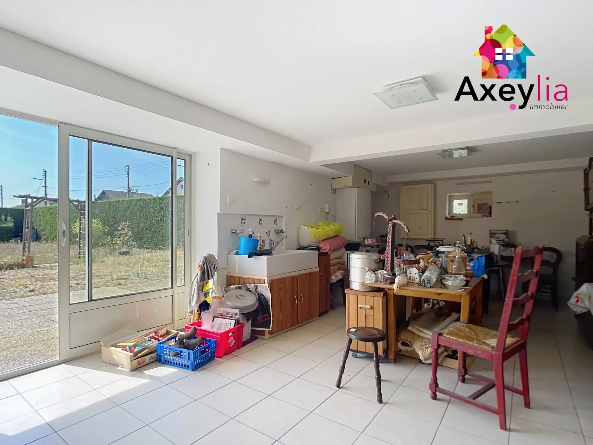 Maison des années 1930 avec 3 chambres, terrain et dépendances à Le Coteau 