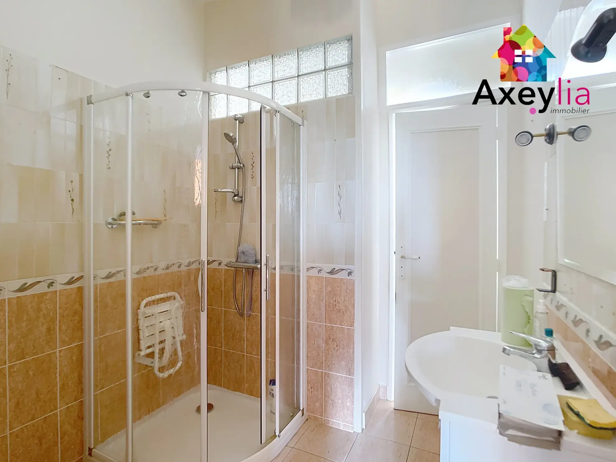 Maison des années 1930 avec 3 chambres, terrain et dépendances à Le Coteau 