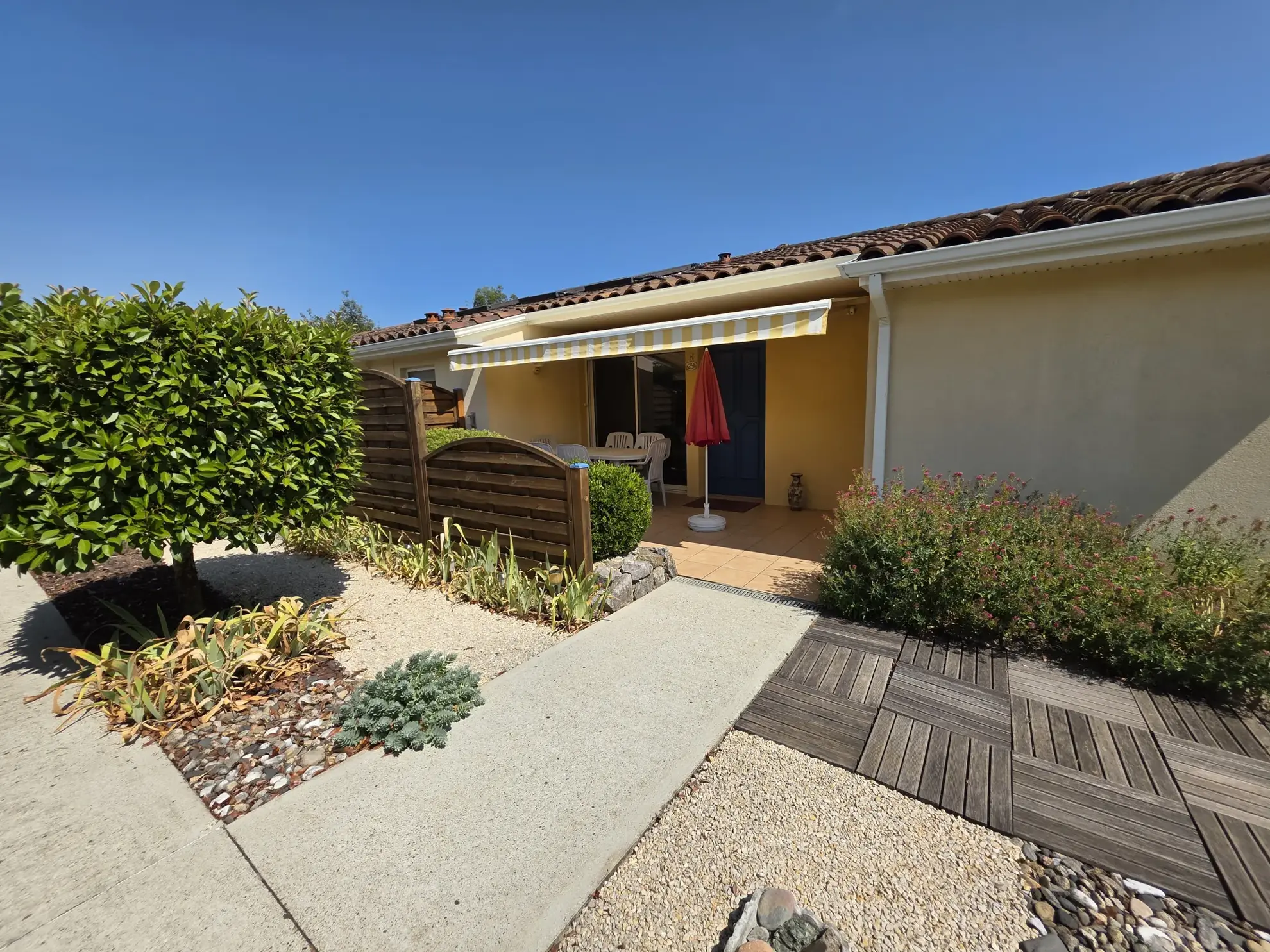 Appartement T3 sécurisé pour seniors à Ruoms - 60 m² avec parking et piscine