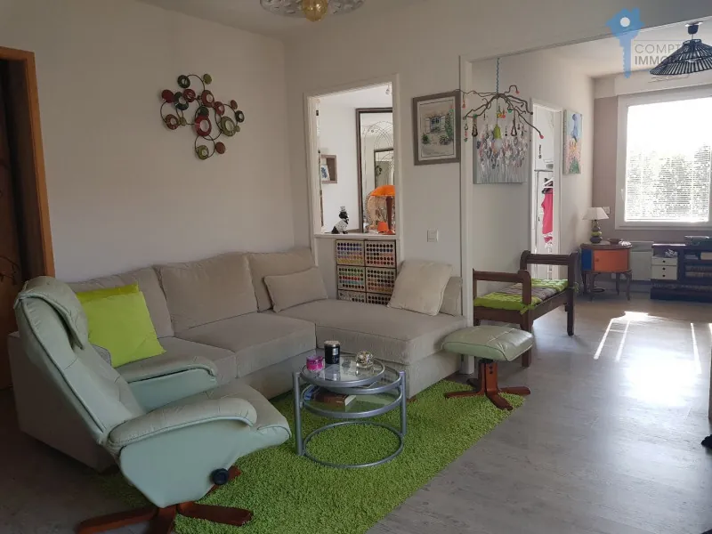 Appartement T3 sécurisé pour seniors à Ruoms - 60 m² avec parking et piscine 