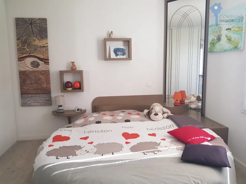 Appartement T3 sécurisé pour seniors à Ruoms - 60 m² avec parking et piscine 