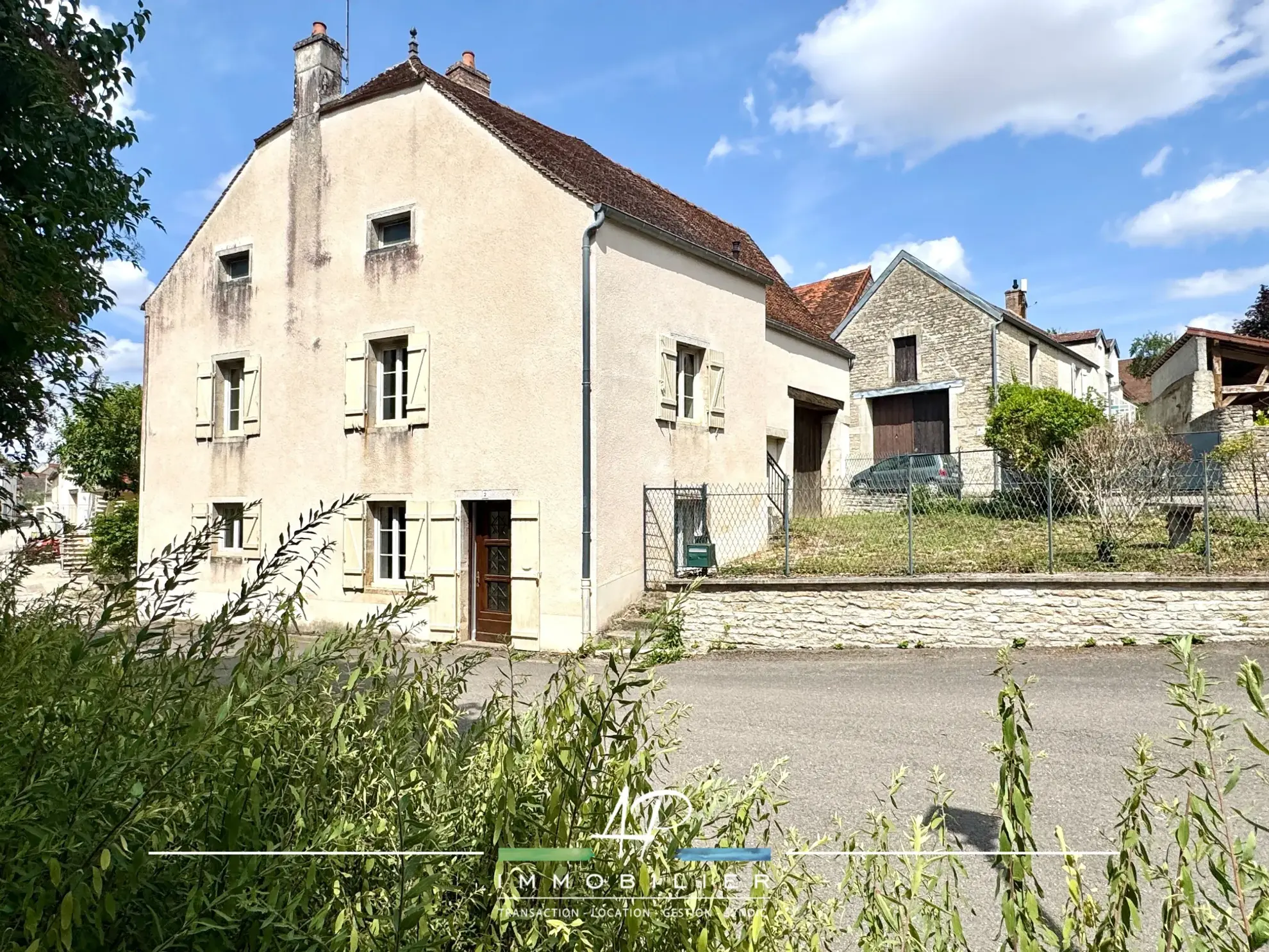 Maison ancienne avec grange et jardin à Beire-le-Châtel