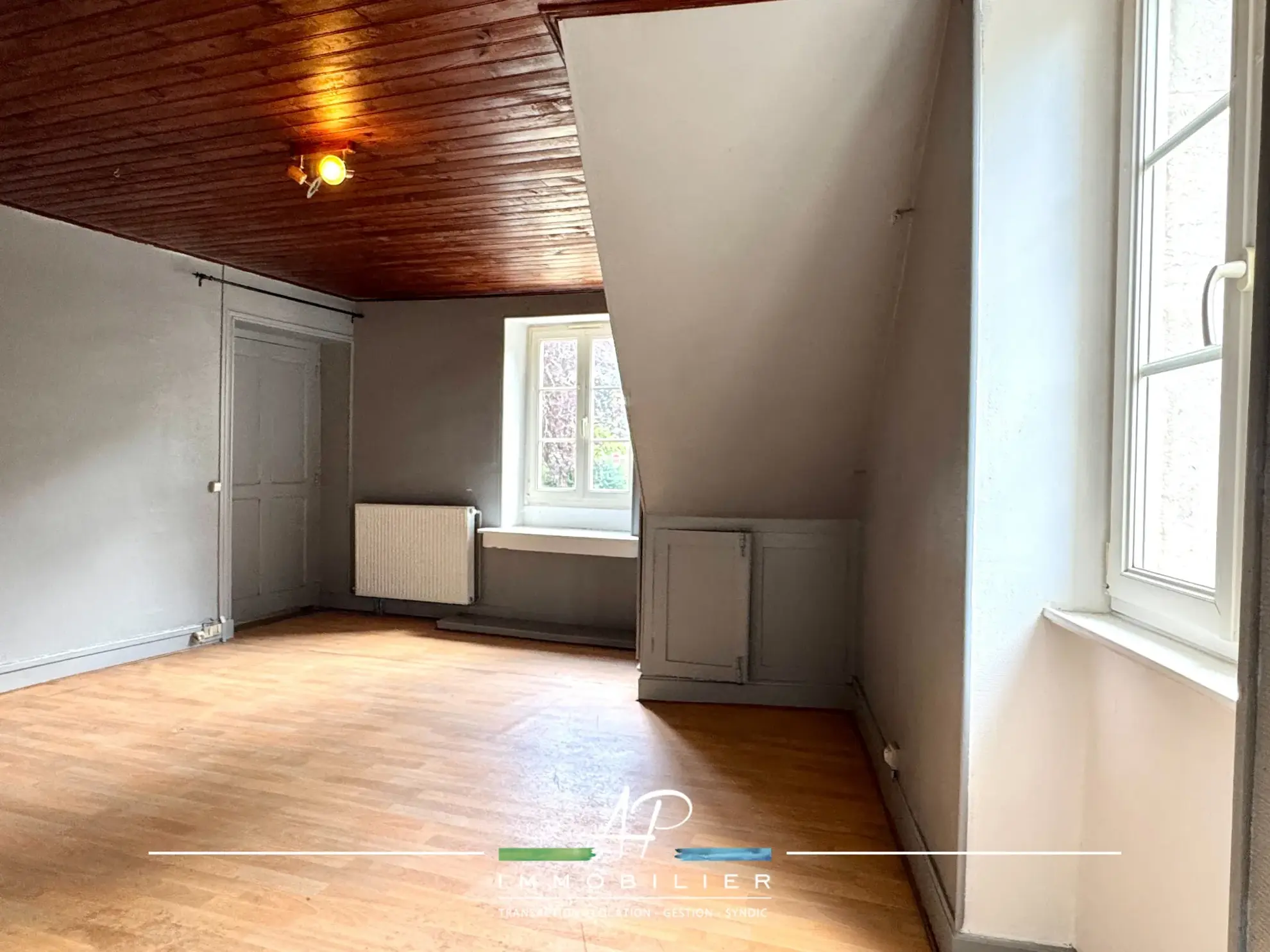 Maison ancienne avec grange et jardin à Beire-le-Châtel 