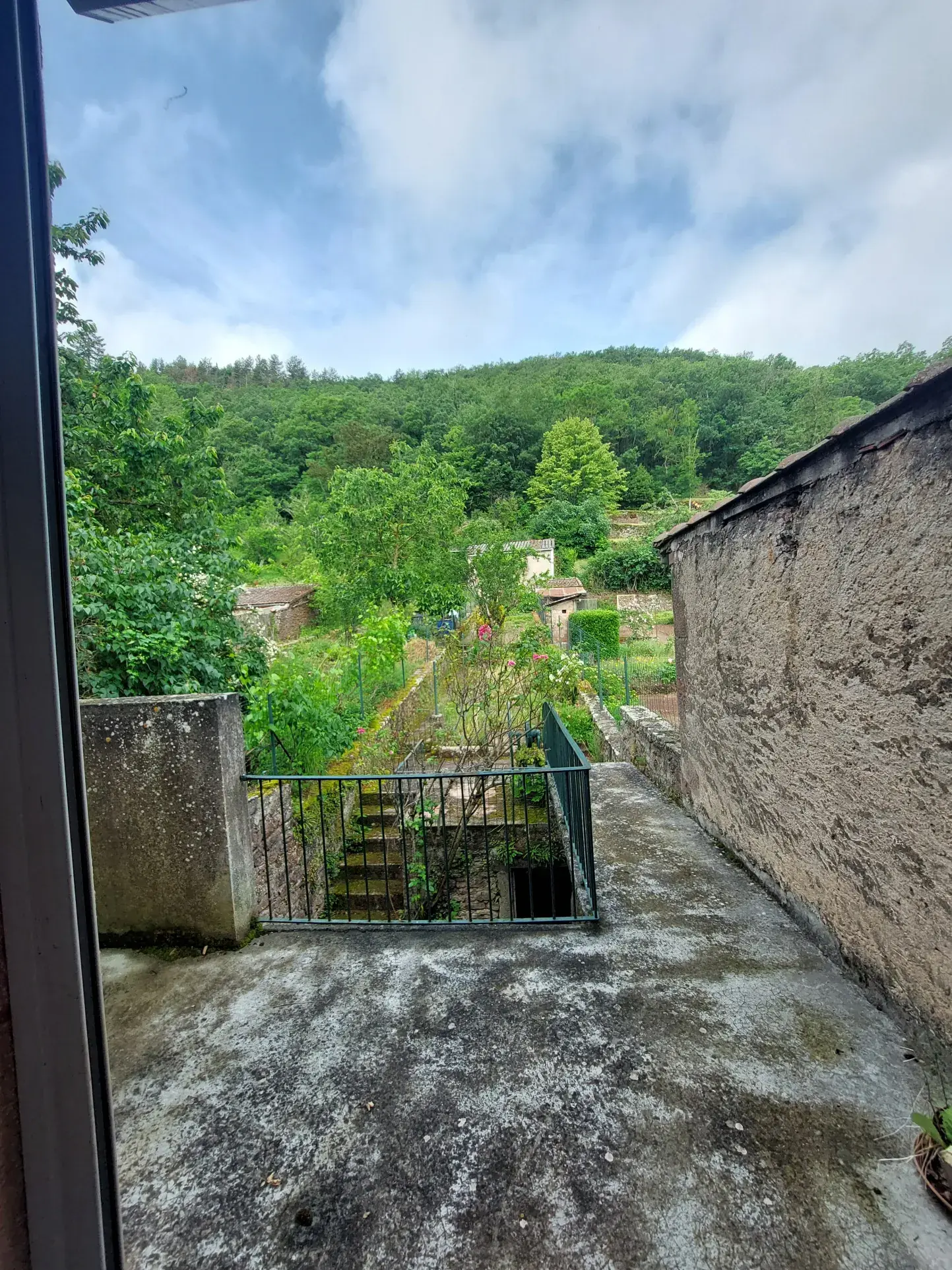 Charmante maison de village de 132 m² avec grand terrain à Camarès 