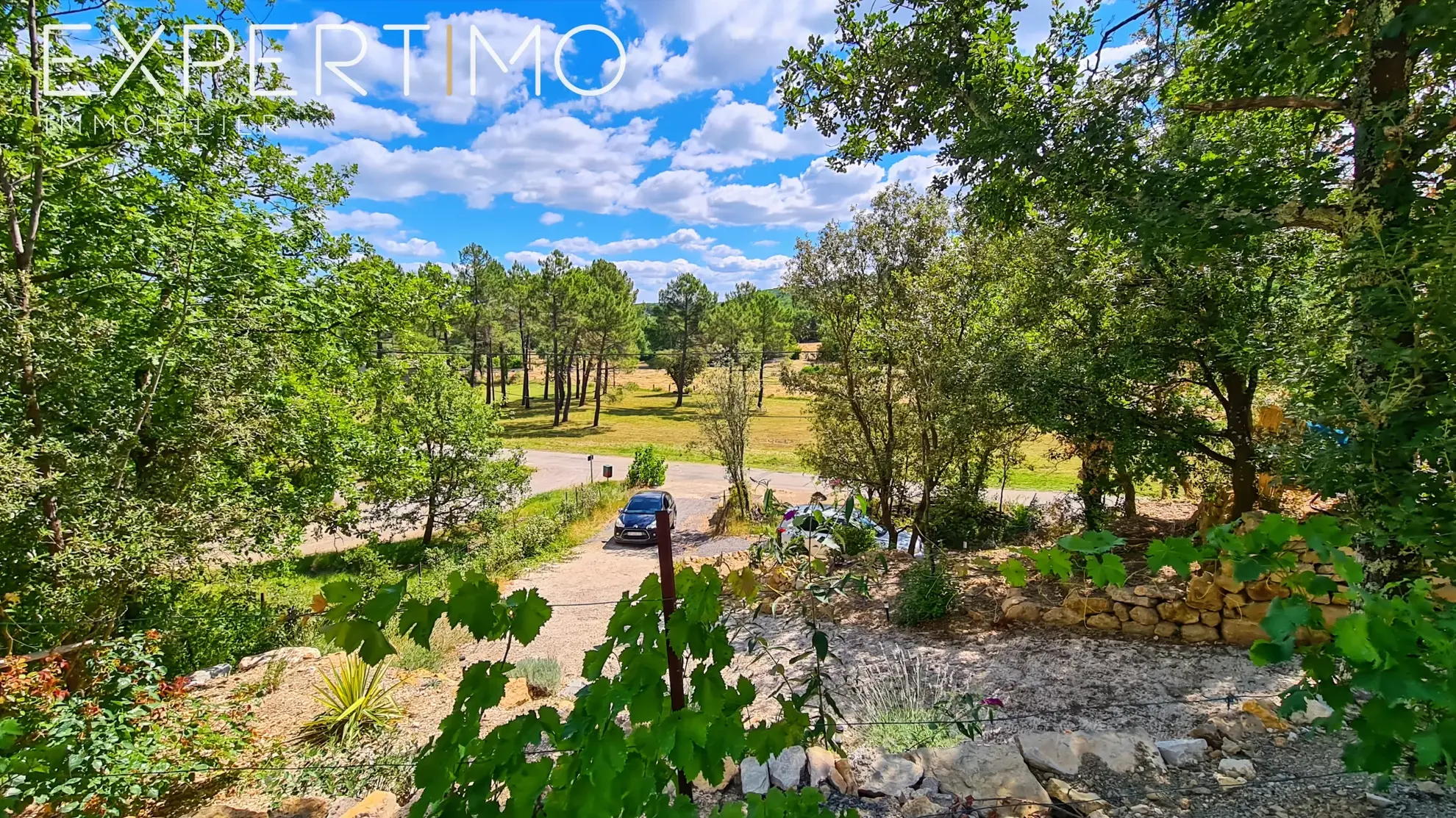 Terrain viabilisé de 1160 m² à Vabres avec permis de construire et chalet en bois 