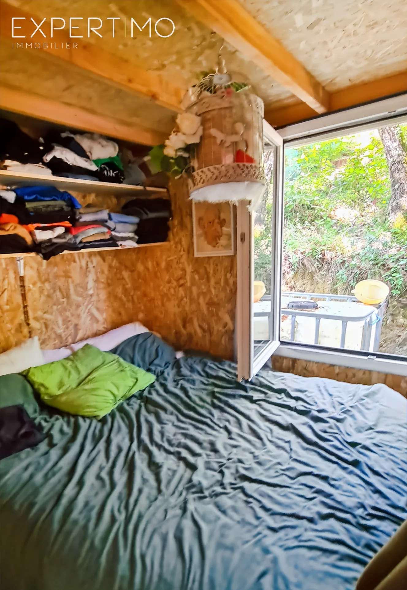 Terrain viabilisé de 1160 m² à Vabres avec permis de construire et chalet en bois 