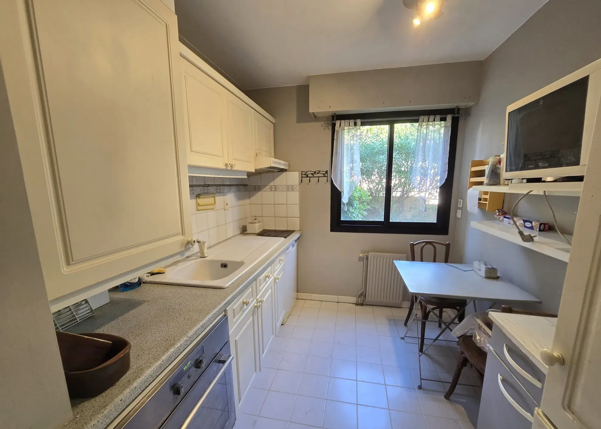 Appartement lumineux avec terrasse, piscine et sécurisé à Nice 