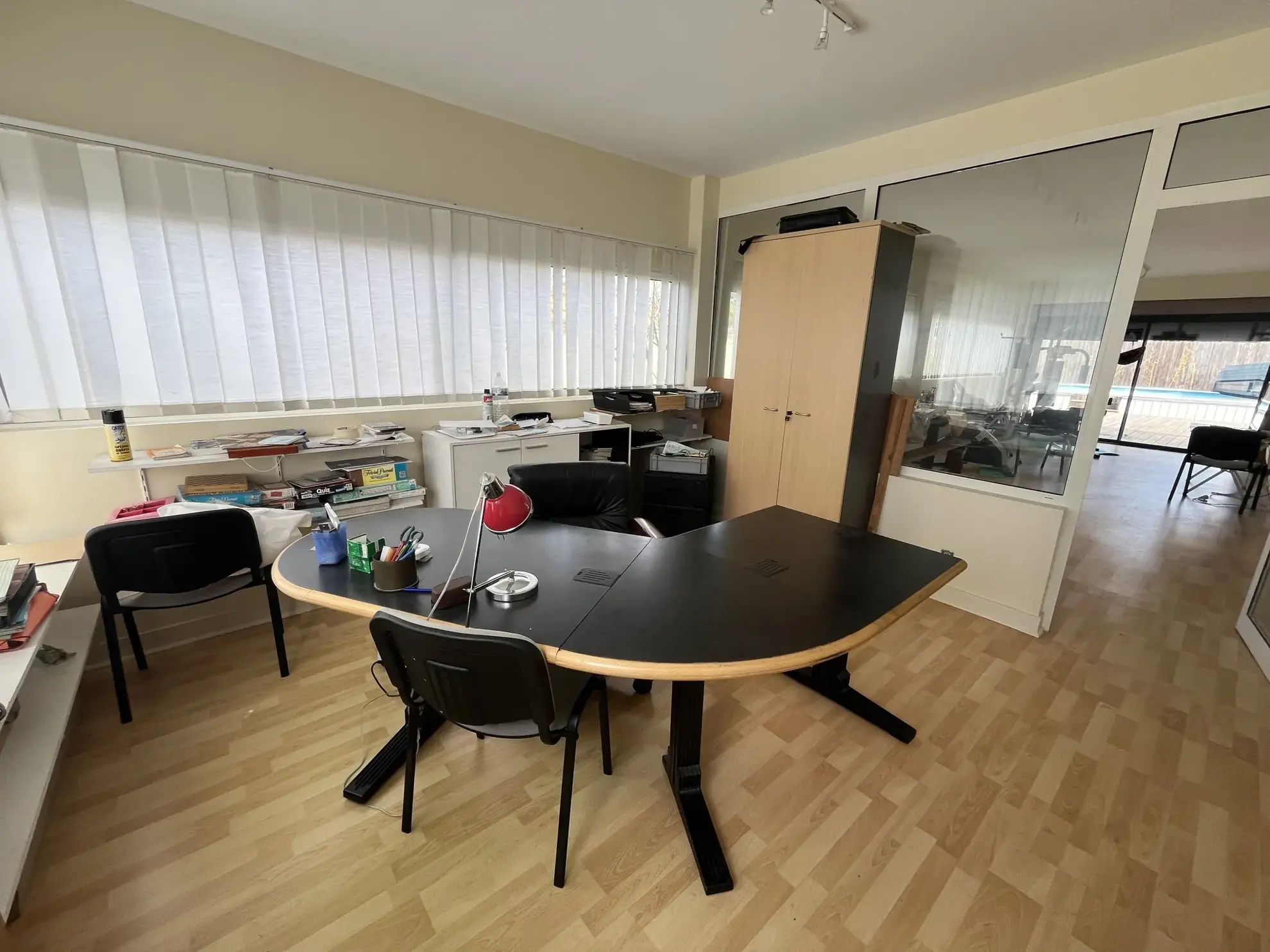 Maison avec dépendances, piscine et panneaux solaires à Captieux 