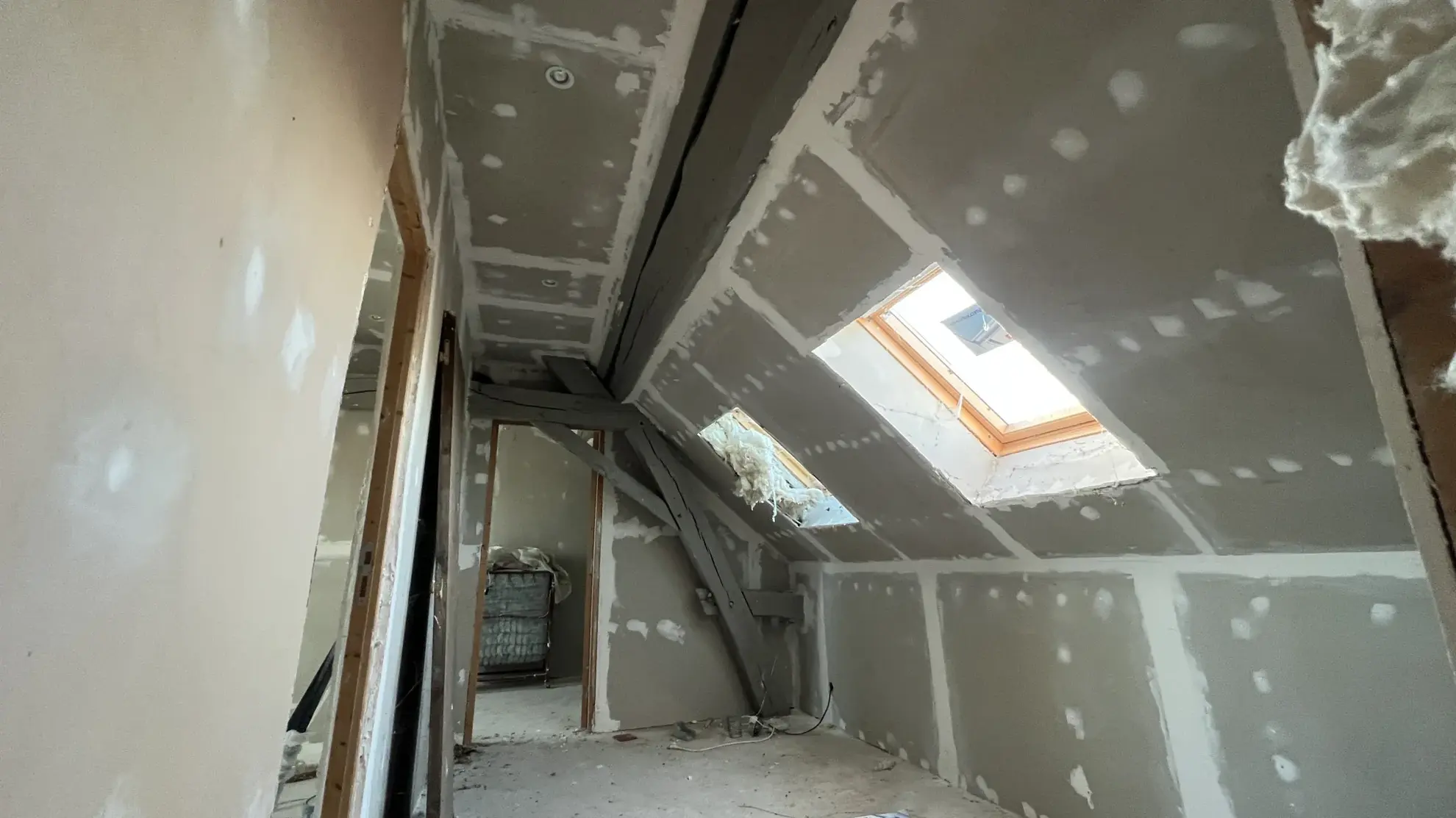 Maison à rénover de 94,20 m² avec dépendances et terrain à Avallon 