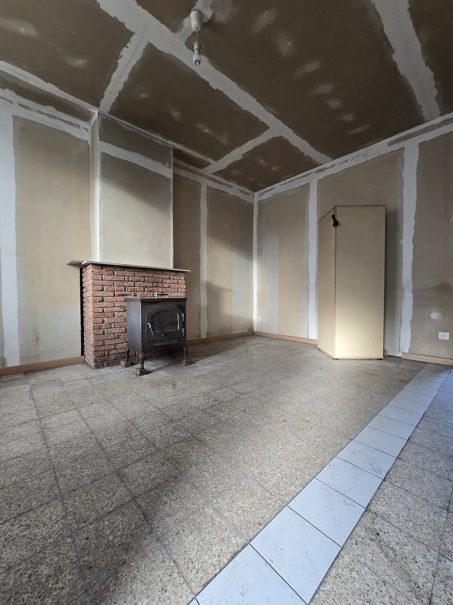 Maison à Auchel avec grand potentiel à rénover - Jardin et dépendance 