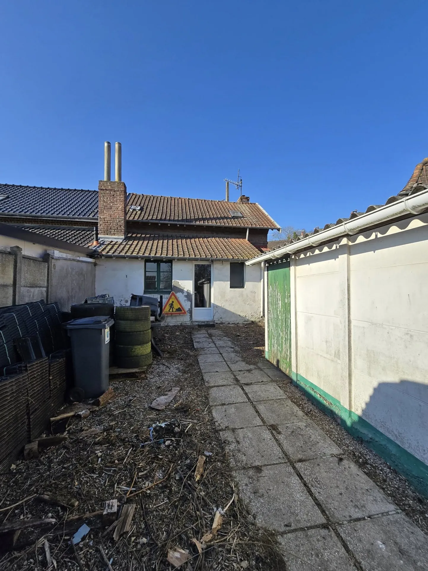 Maison à Auchel avec grand potentiel à rénover - Jardin et dépendance 