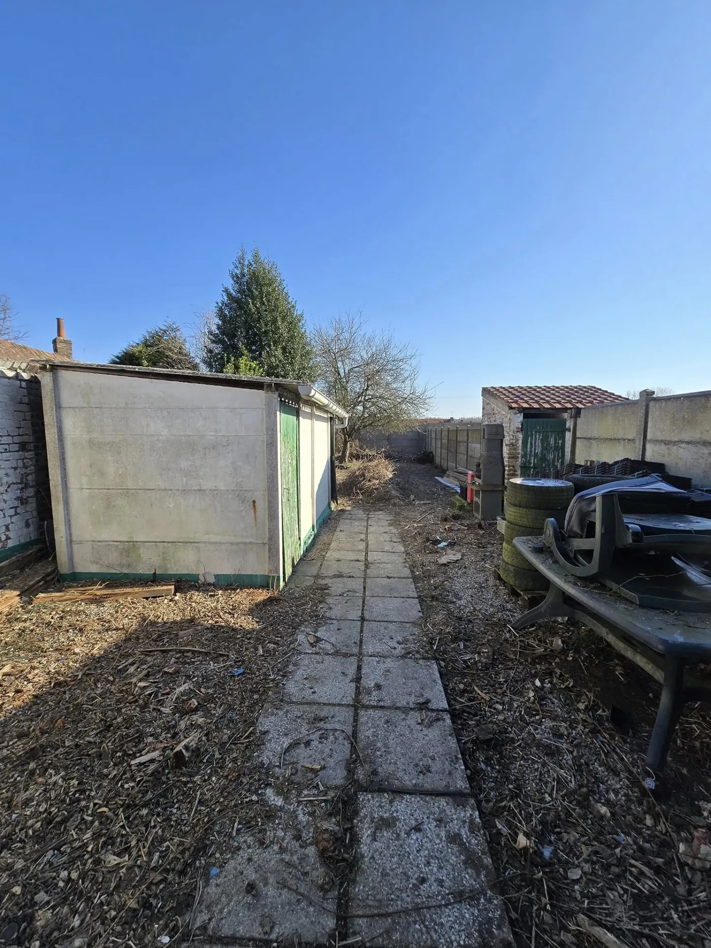 Maison à Auchel avec grand potentiel à rénover - Jardin et dépendance 