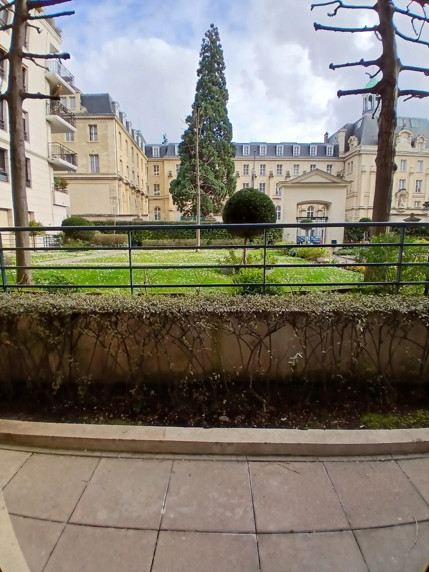 Appartement 2 pièces lumineux avec terrasse à Issy-les-Moulineaux 
