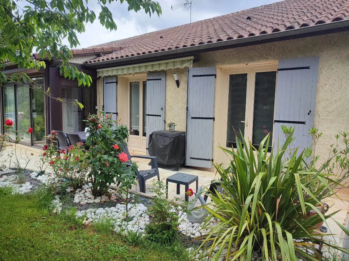 Maison familiale à Ussac de 158 m² avec double accès et garage 