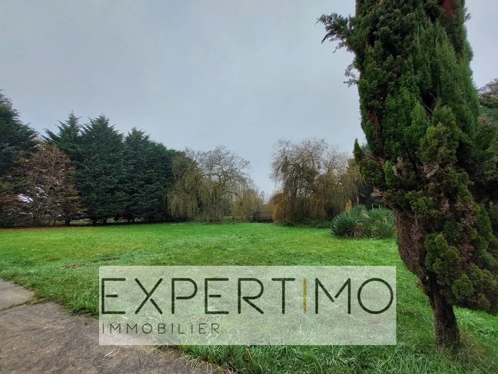 Maison en campagne de 130 m² avec dépendance, piscine et grand terrain près de Connerré 