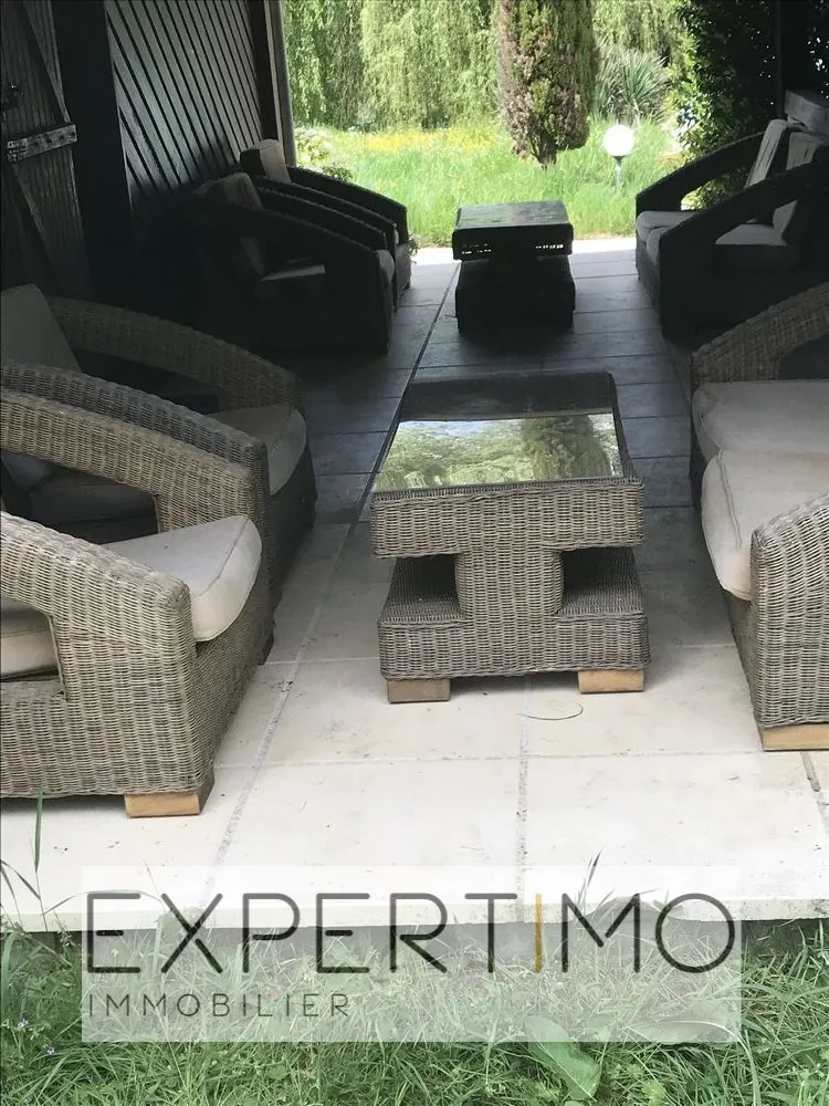 Maison en campagne de 130 m² avec dépendance, piscine et grand terrain près de Connerré 