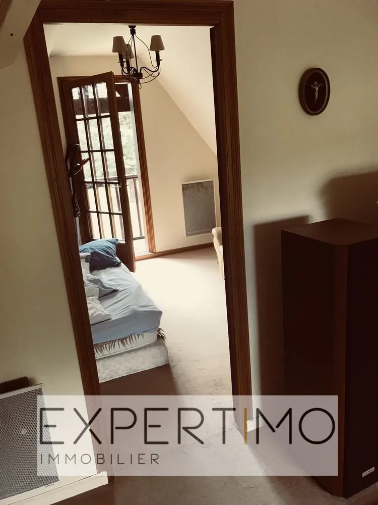 Maison en campagne de 130 m² avec dépendance, piscine et grand terrain près de Connerré 