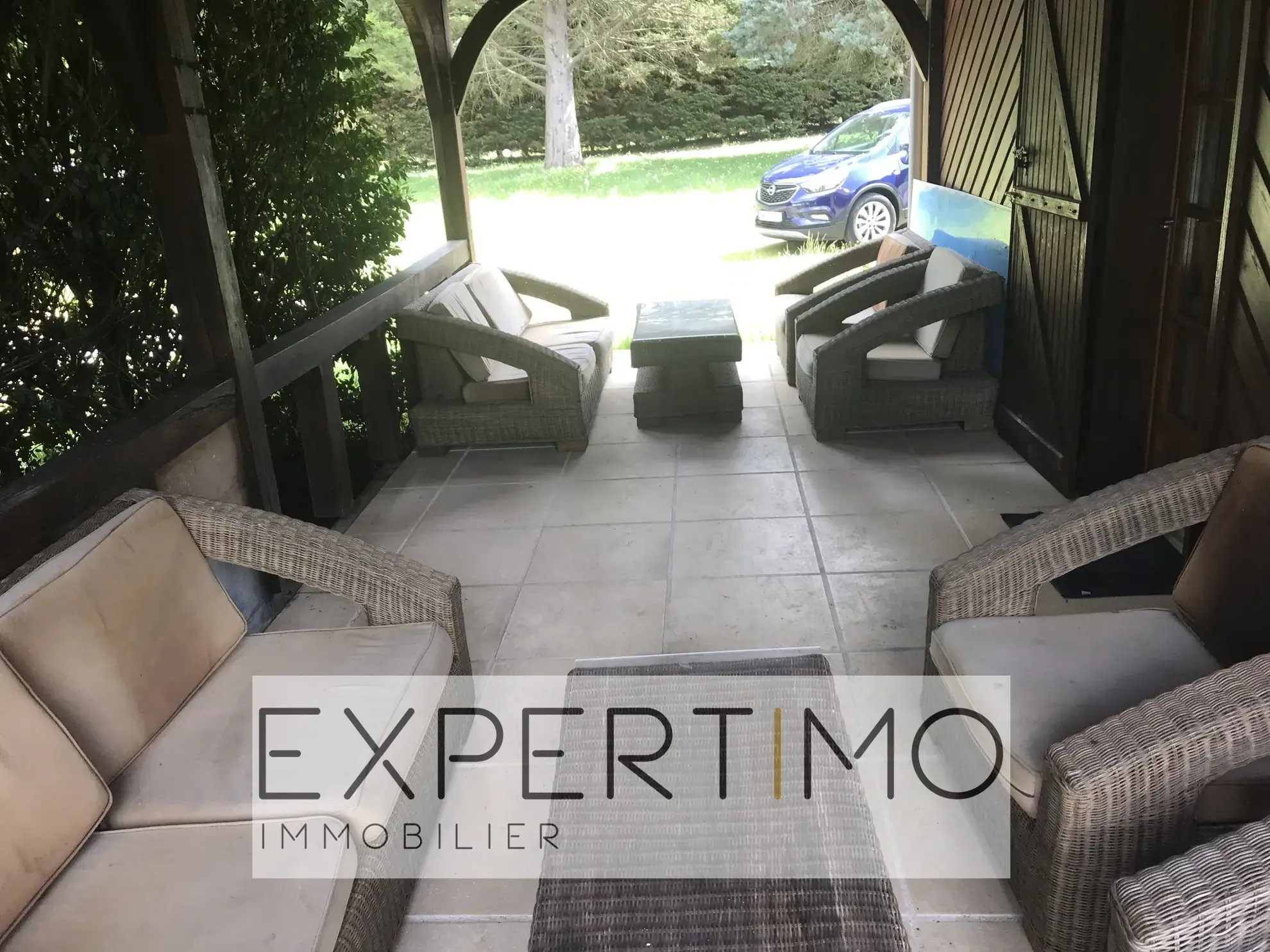 Maison en campagne de 130 m² avec dépendance, piscine et grand terrain près de Connerré 