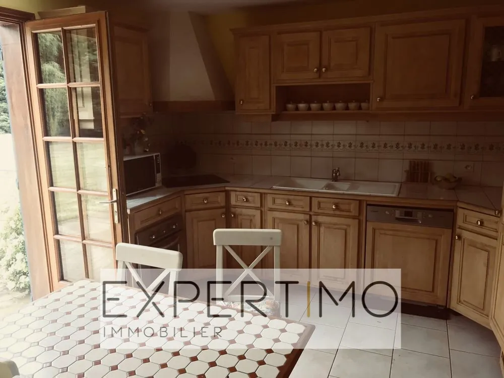 Maison en campagne de 130 m² avec dépendance, piscine et grand terrain près de Connerré 