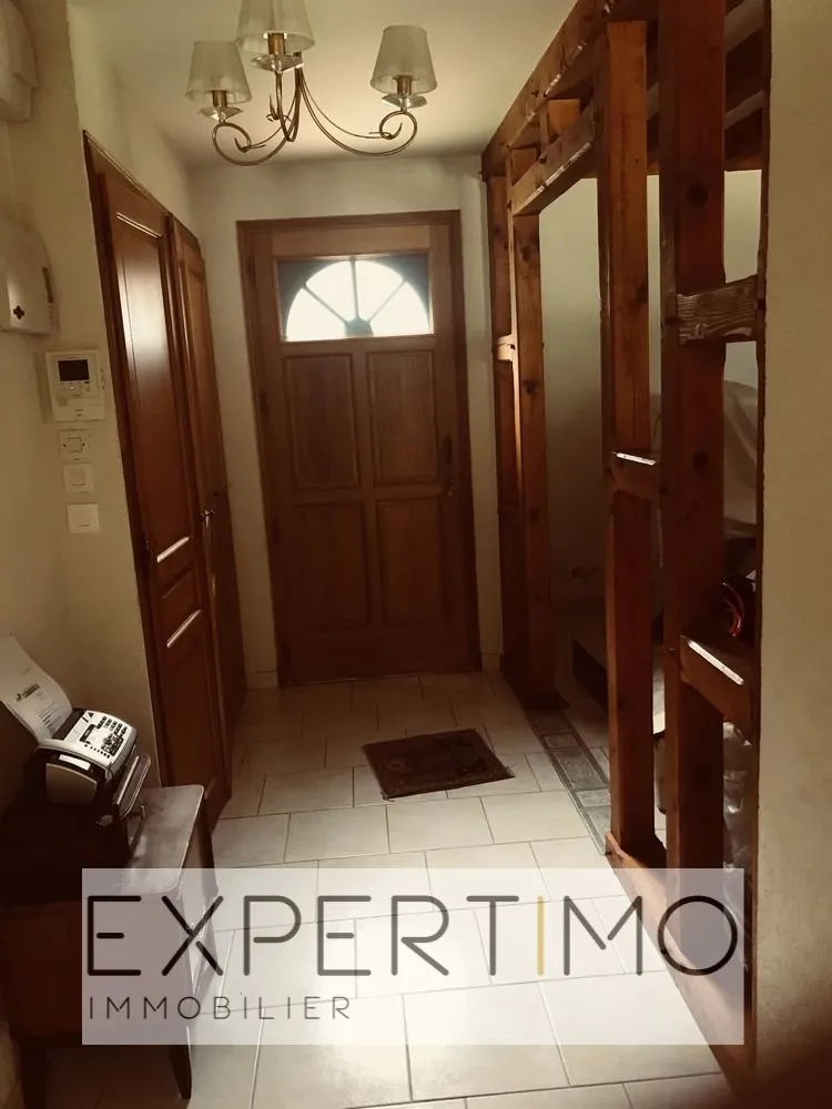 Maison en campagne de 130 m² avec dépendance, piscine et grand terrain près de Connerré 