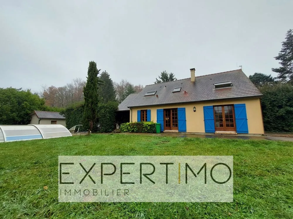 Maison en campagne de 130 m² avec dépendance, piscine et grand terrain près de Connerré