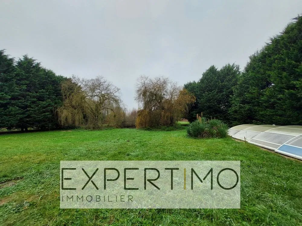 Maison en campagne de 130 m² avec dépendance, piscine et grand terrain près de Connerré 