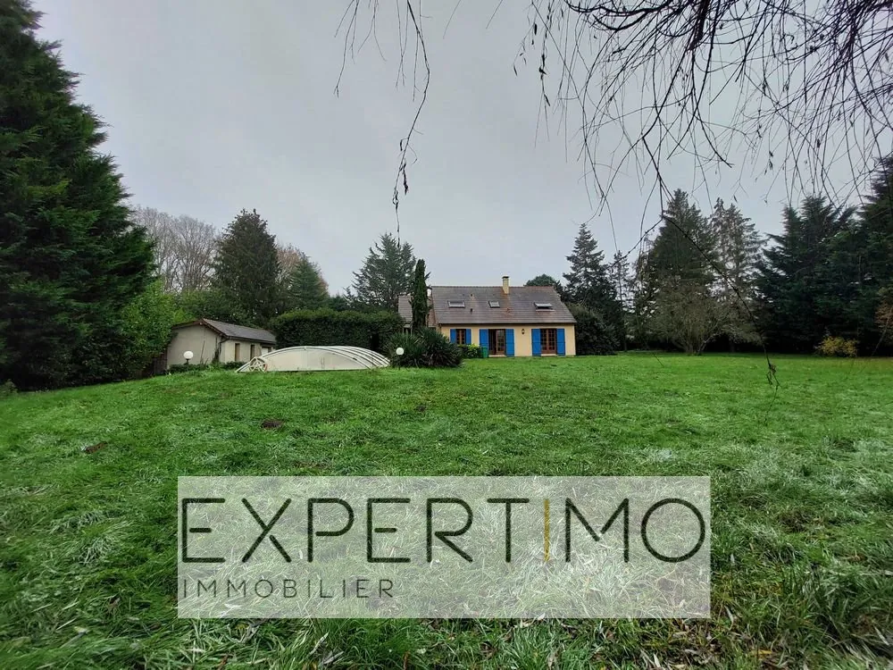 Maison en campagne de 130 m² avec dépendance, piscine et grand terrain près de Connerré 