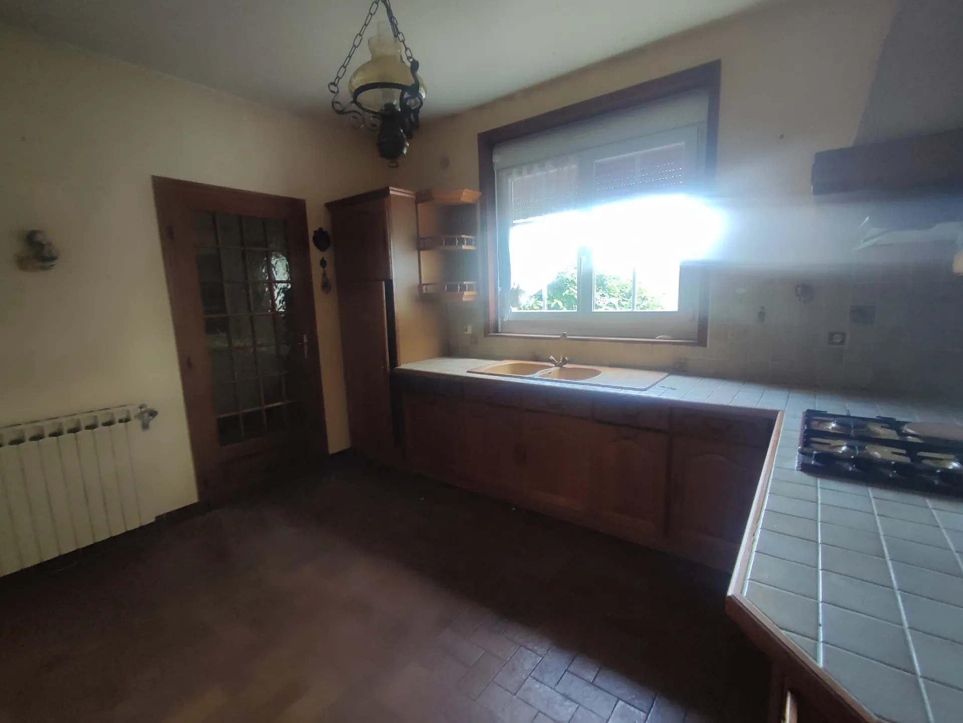 Maison à vendre à Varennes-Vauzelles avec 2 chambres, garage et fort potentiel 