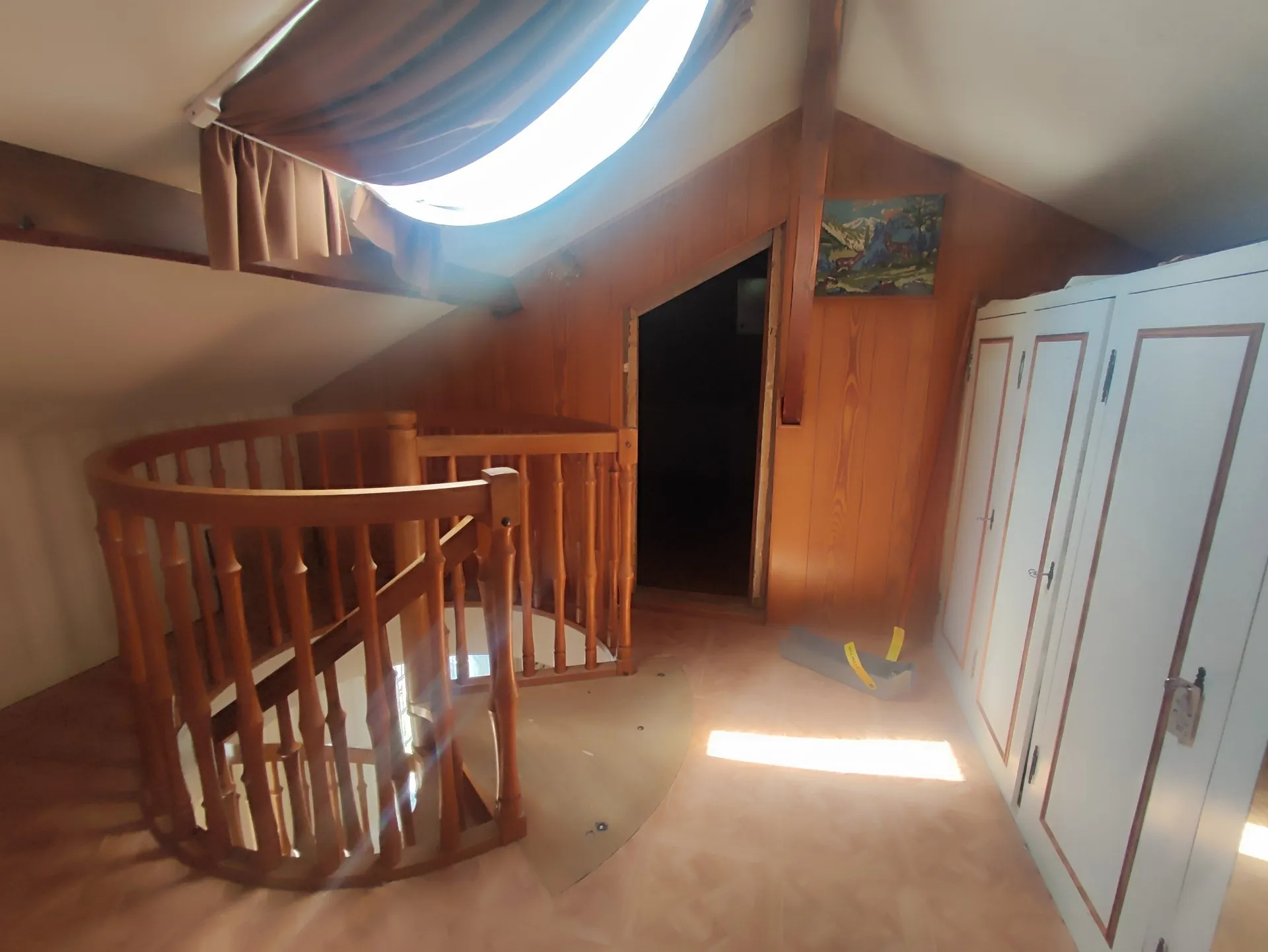 Maison à vendre à Varennes-Vauzelles avec 2 chambres, garage et fort potentiel 