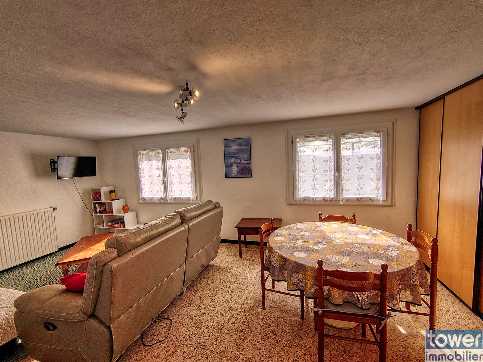 Belle maison rénovée avec deux appartements, jardin et vue sur la vallée du Lot à Puy-l'Évêque 